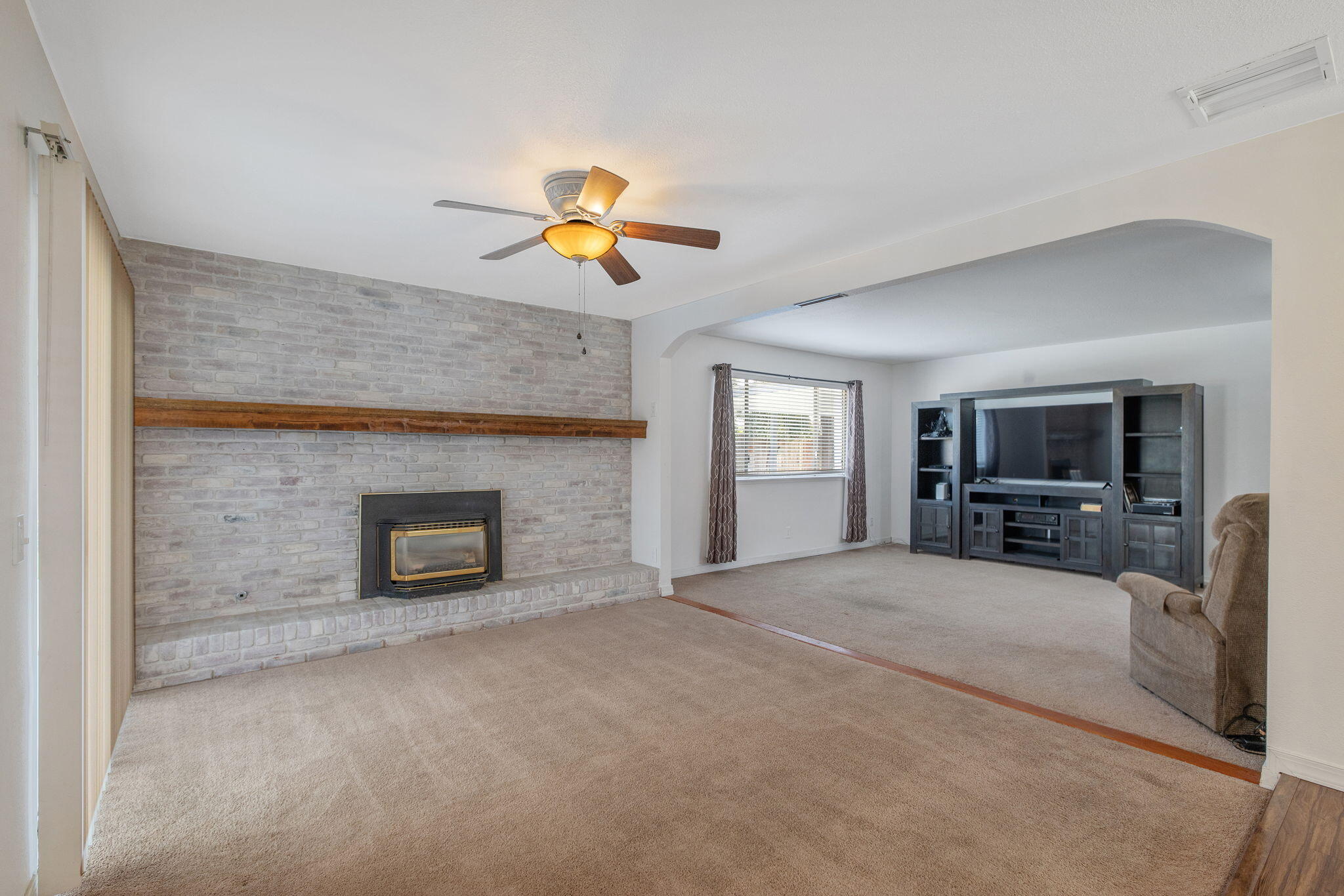 2620 S Divisadero St, Visalia, CA 93277