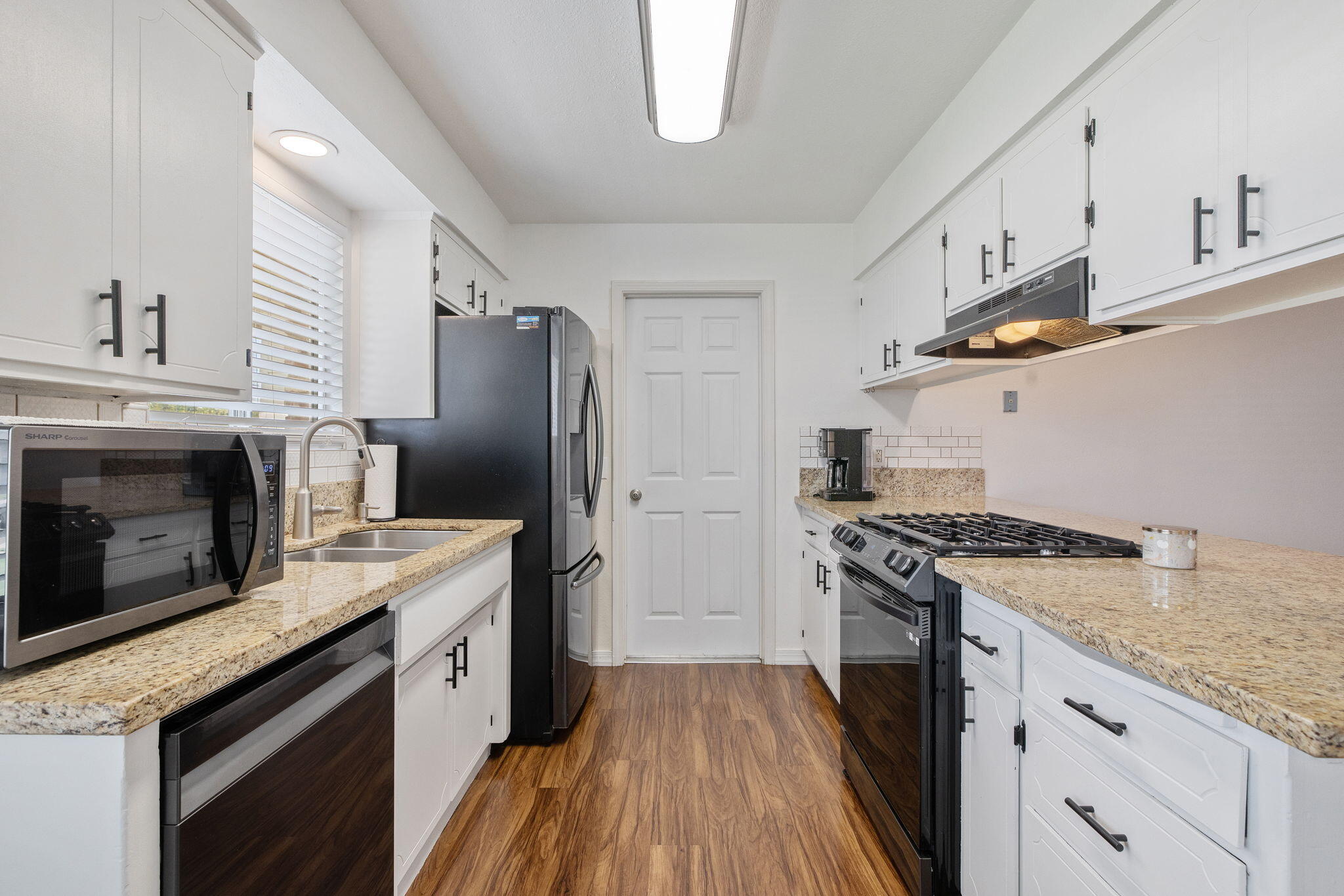 2620 S Divisadero St, Visalia, CA 93277