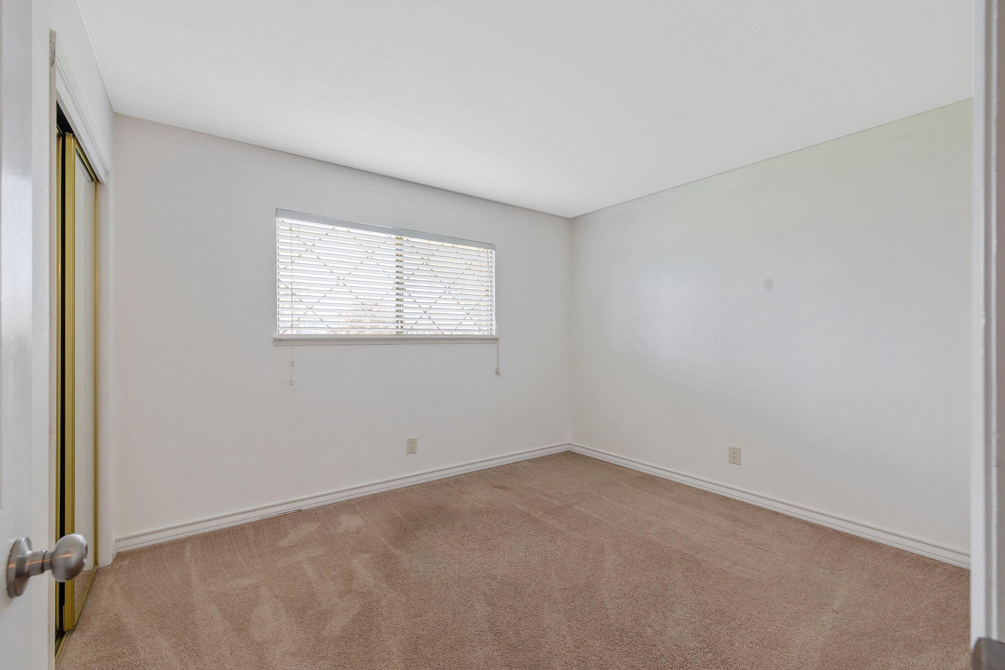 2620 S Divisadero St, Visalia, CA 93277