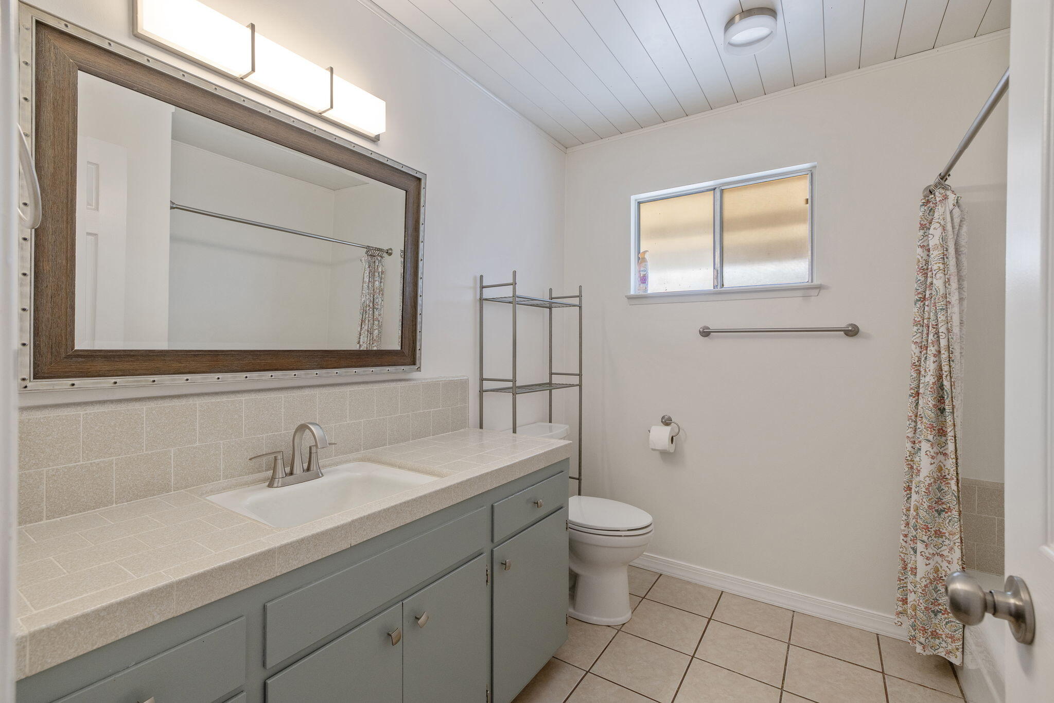 2620 S Divisadero St, Visalia, CA 93277