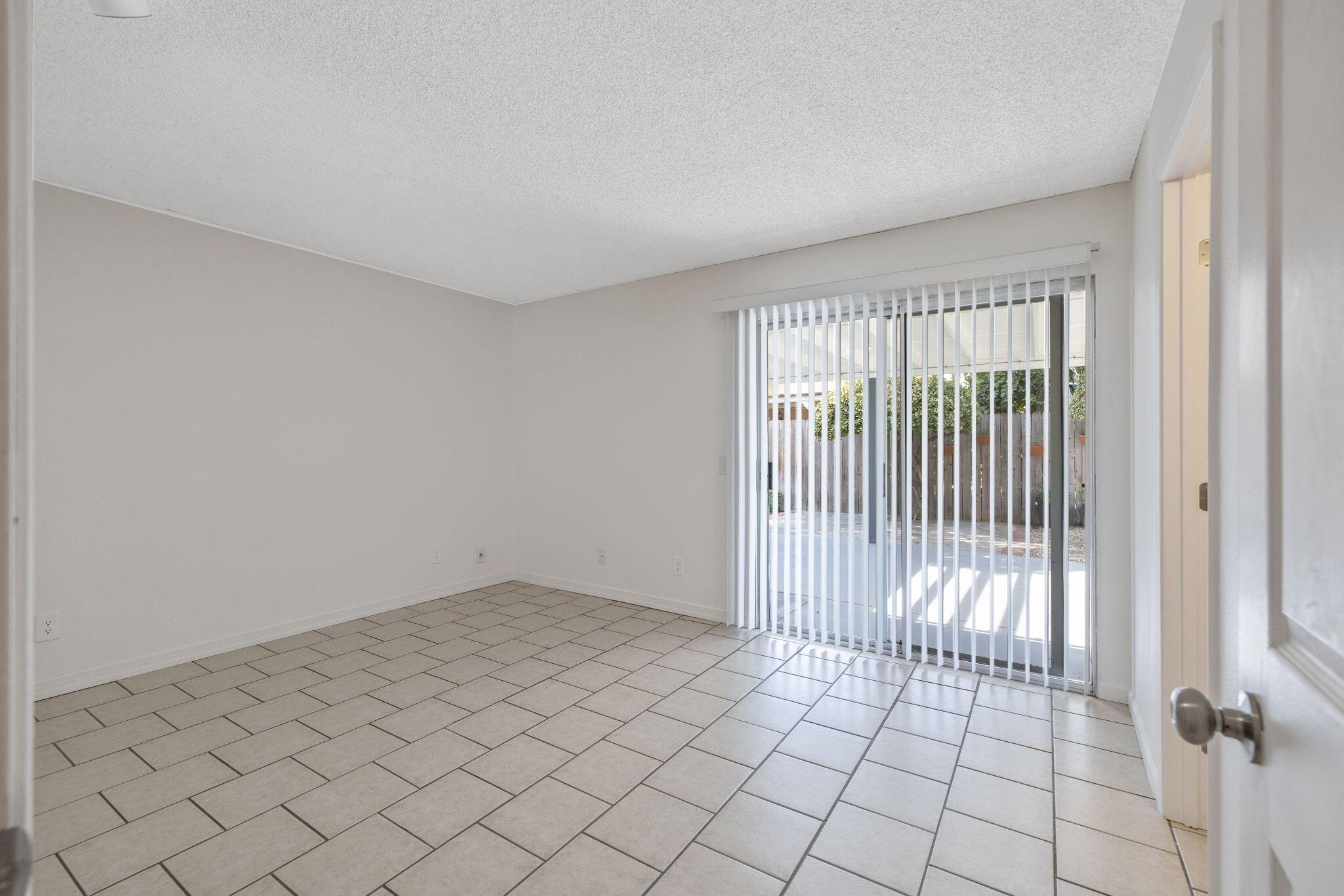 2620 S Divisadero St, Visalia, CA 93277
