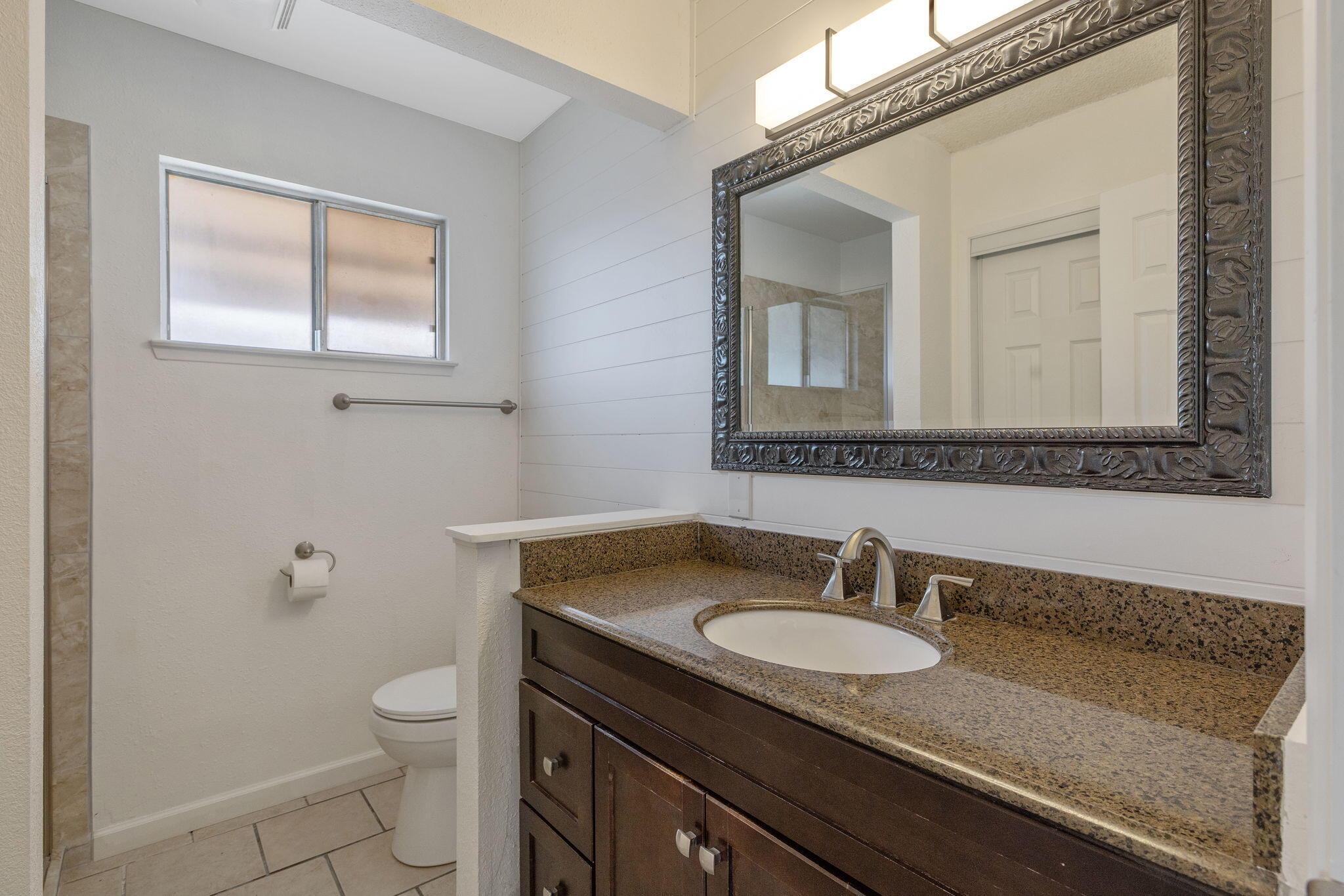 2620 S Divisadero St, Visalia, CA 93277