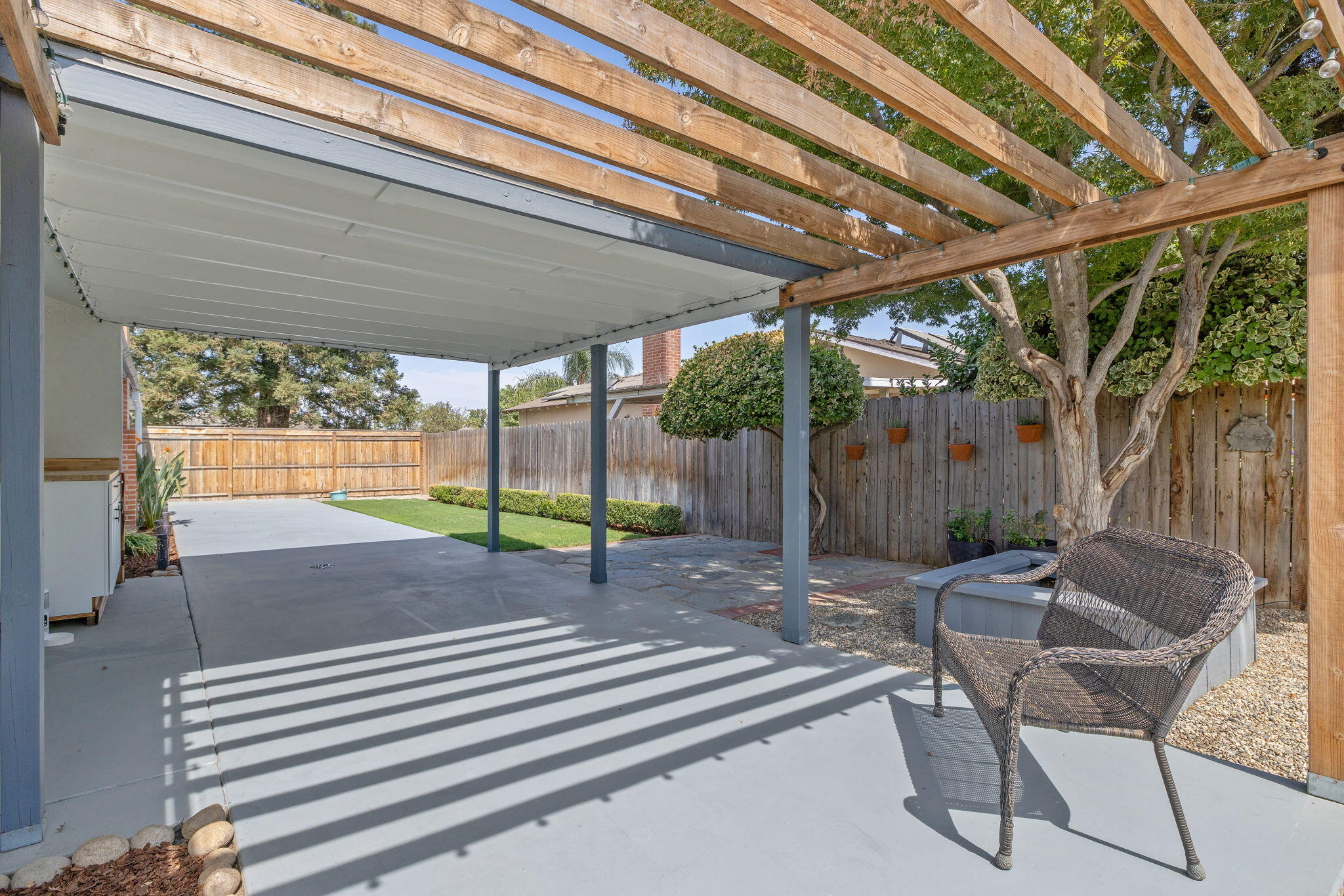 2620 S Divisadero St, Visalia, CA 93277