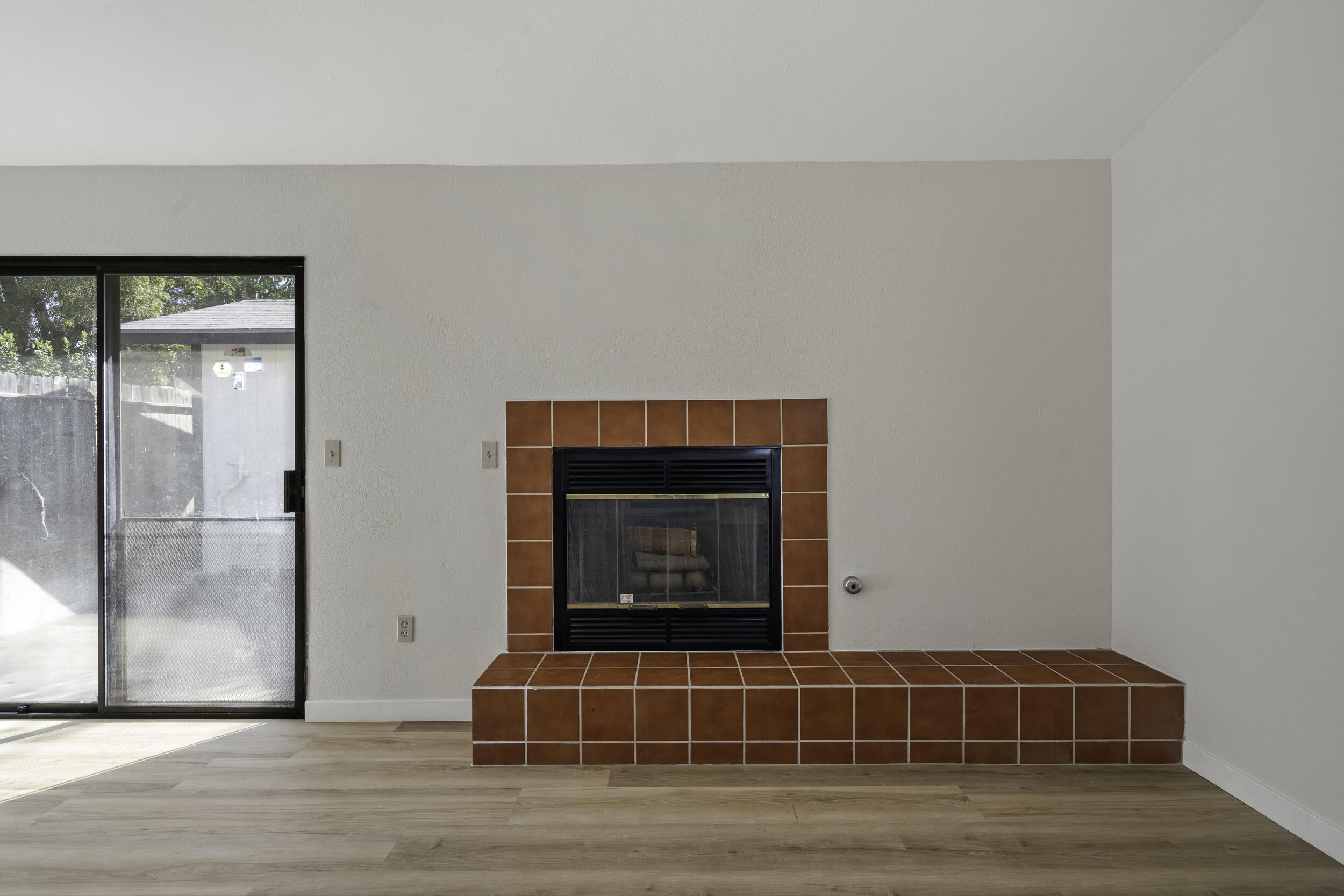 166 N Lyndsay Way, Dinuba, CA 93618