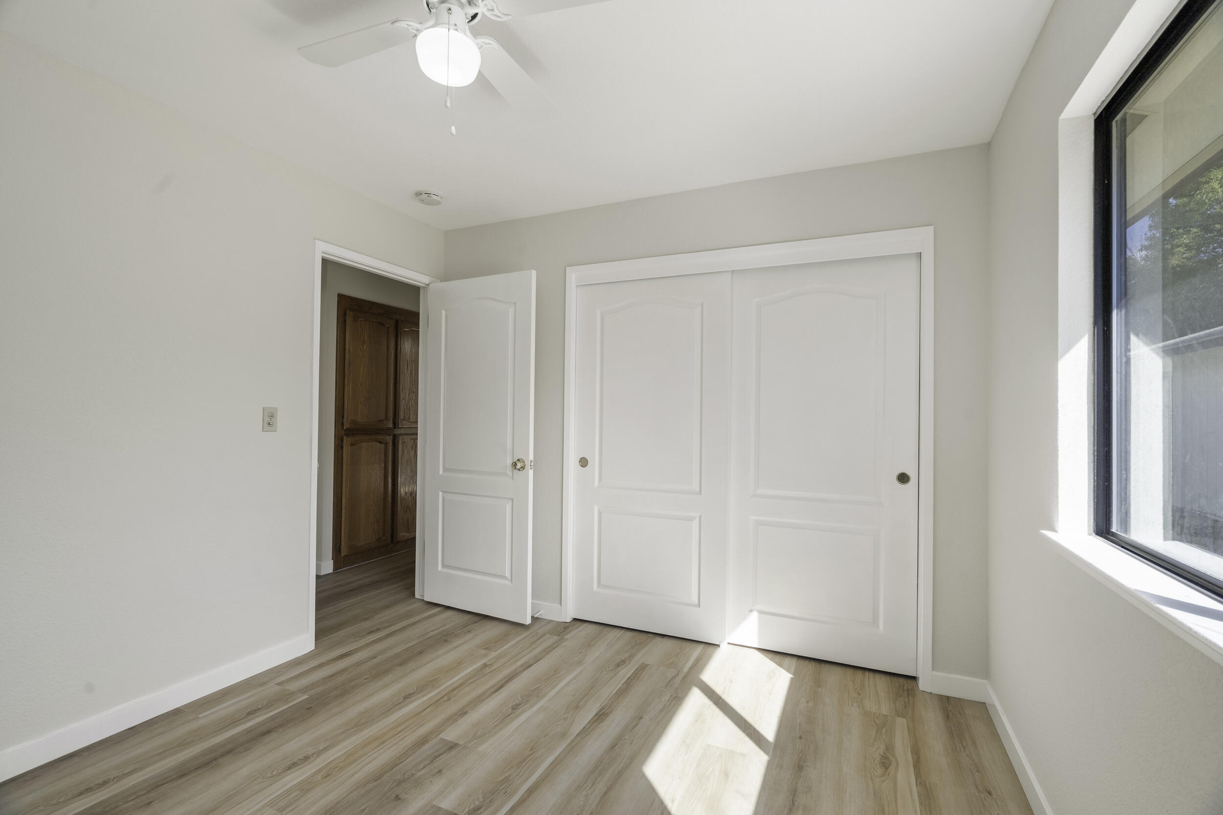 166 N Lyndsay Way, Dinuba, CA 93618