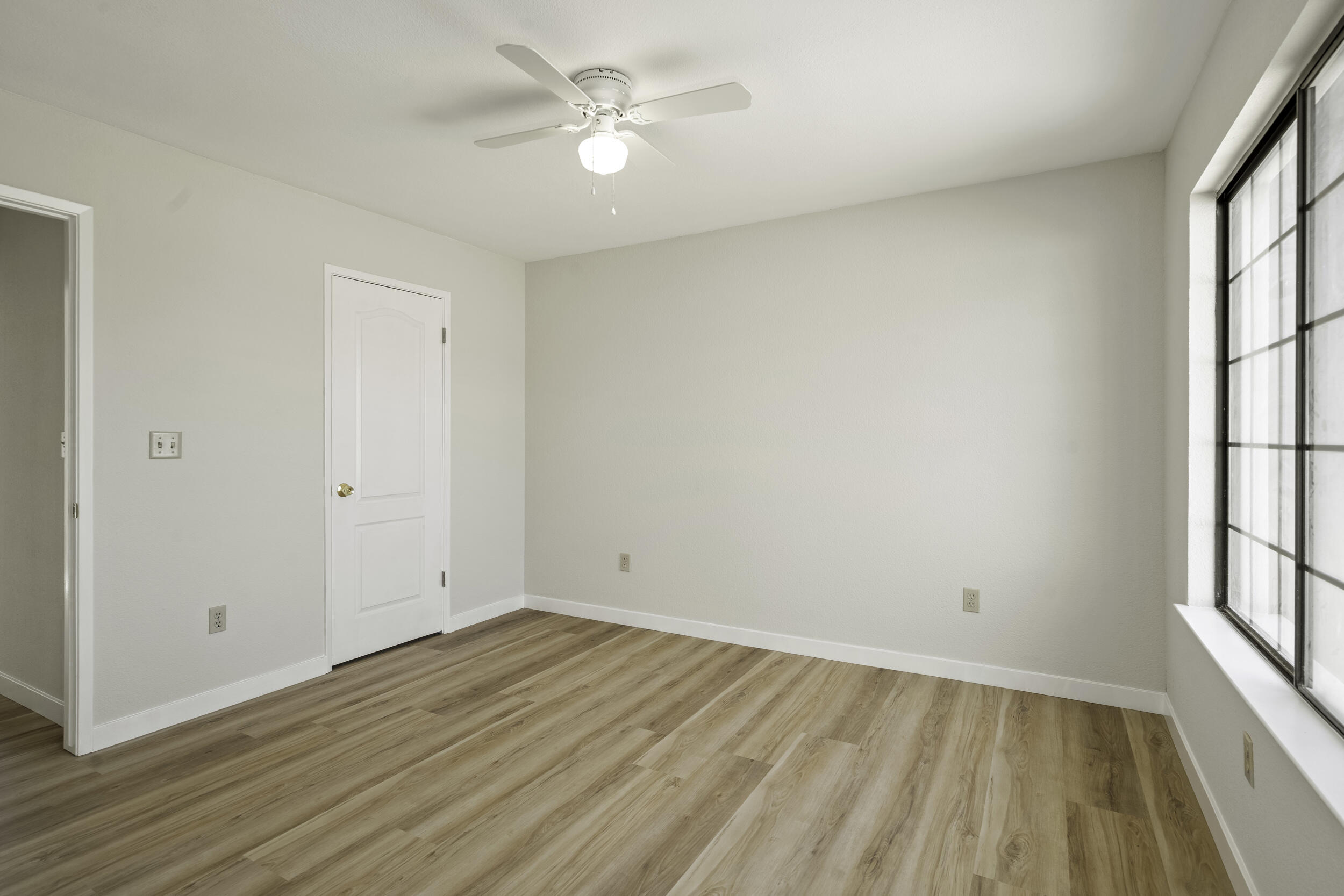 166 N Lyndsay Way, Dinuba, CA 93618