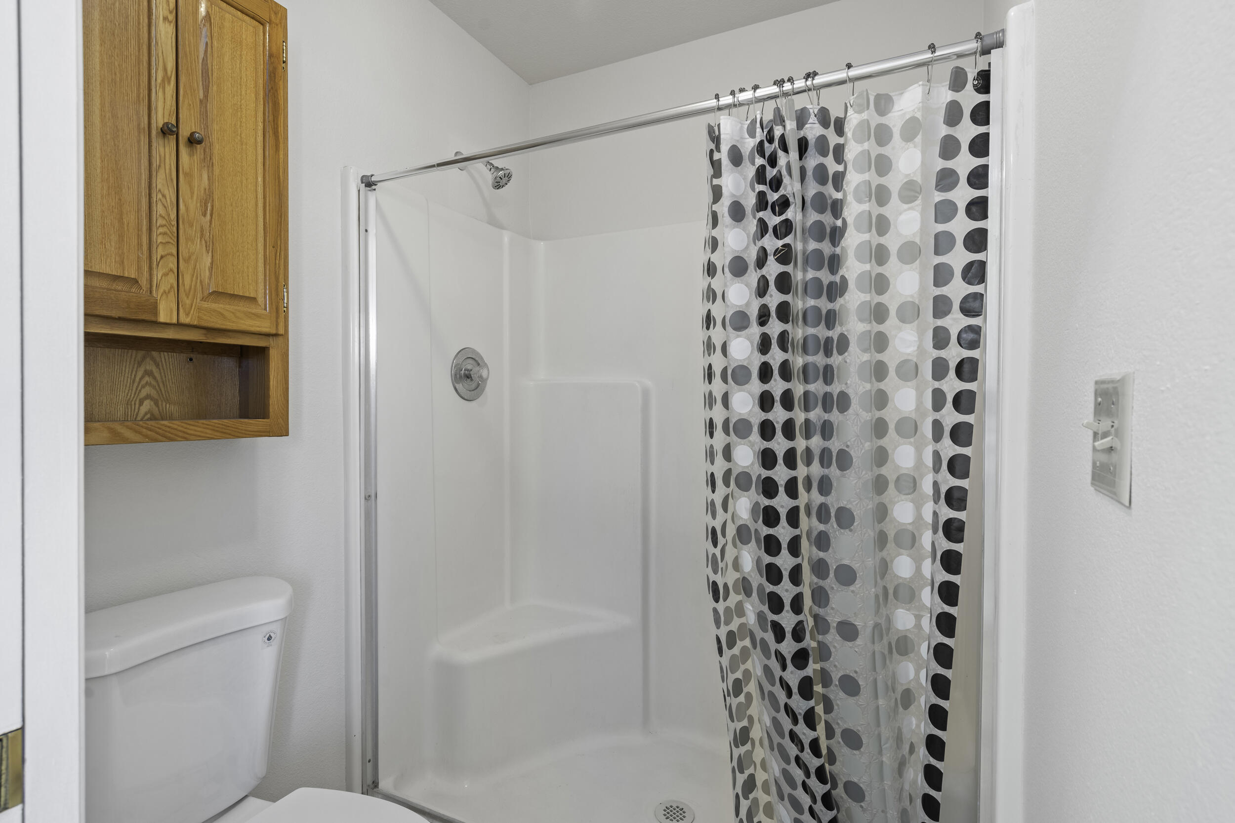 166 N Lyndsay Way, Dinuba, CA 93618