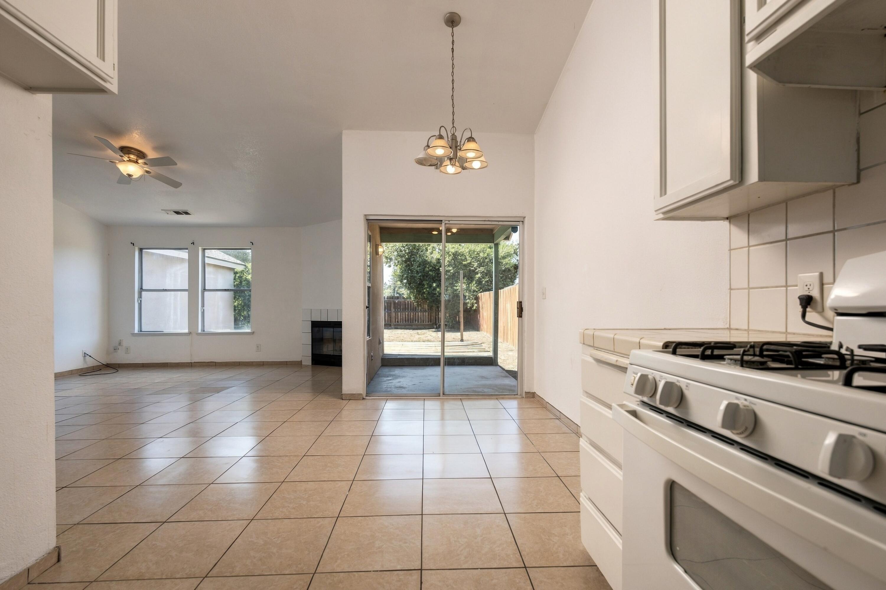 2447 N Michael St, Visalia, CA 93292