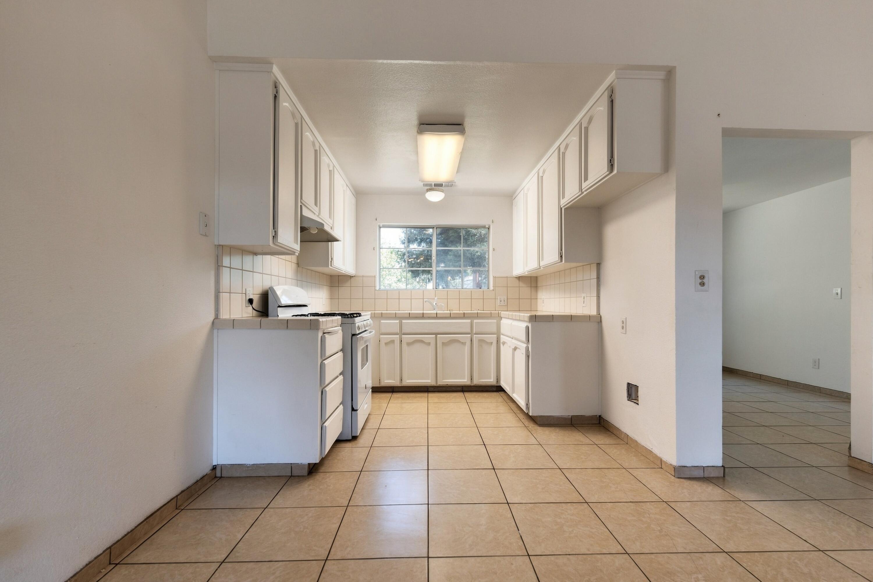 2447 N Michael St, Visalia, CA 93292