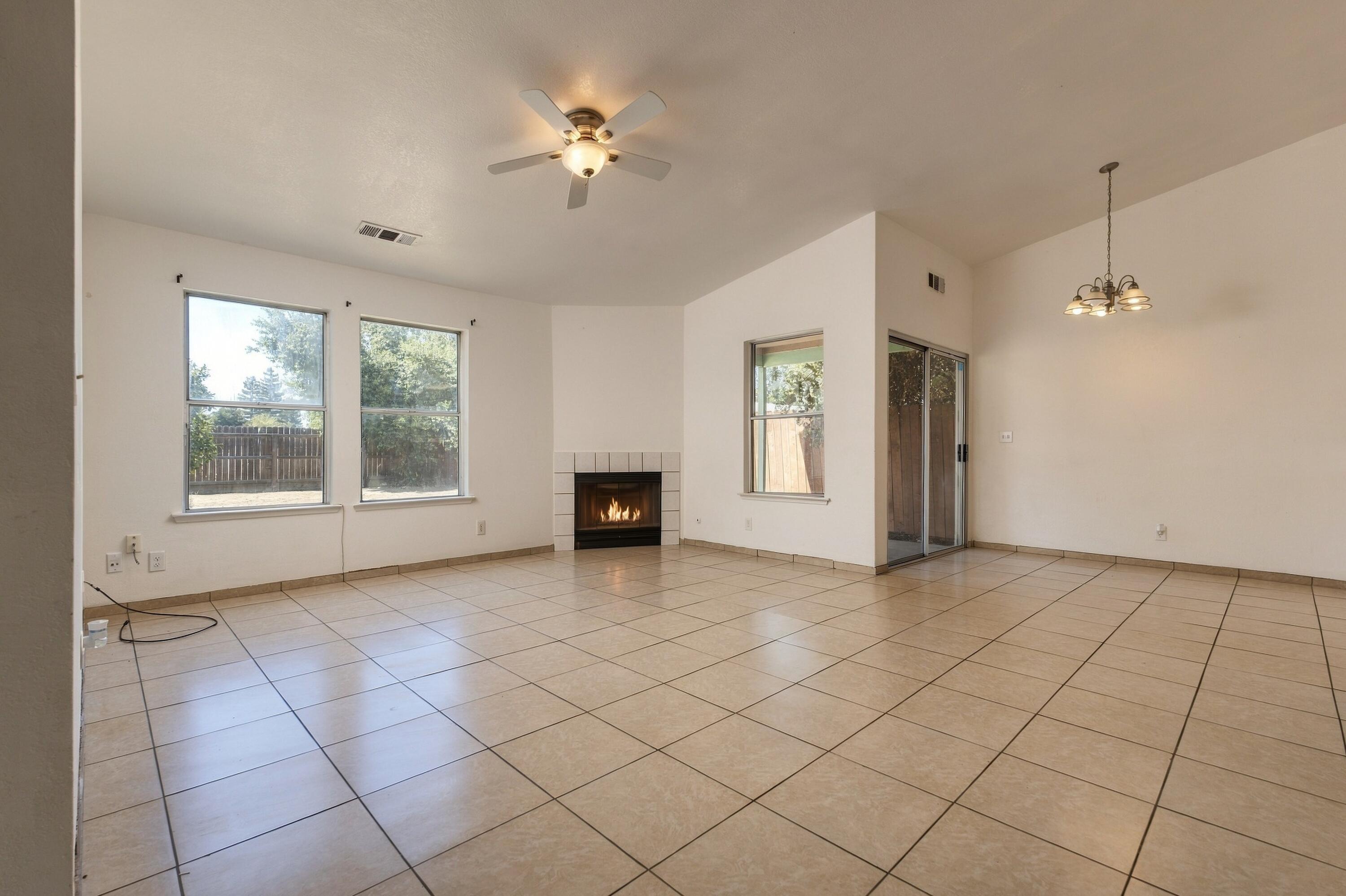 2447 N Michael St, Visalia, CA 93292