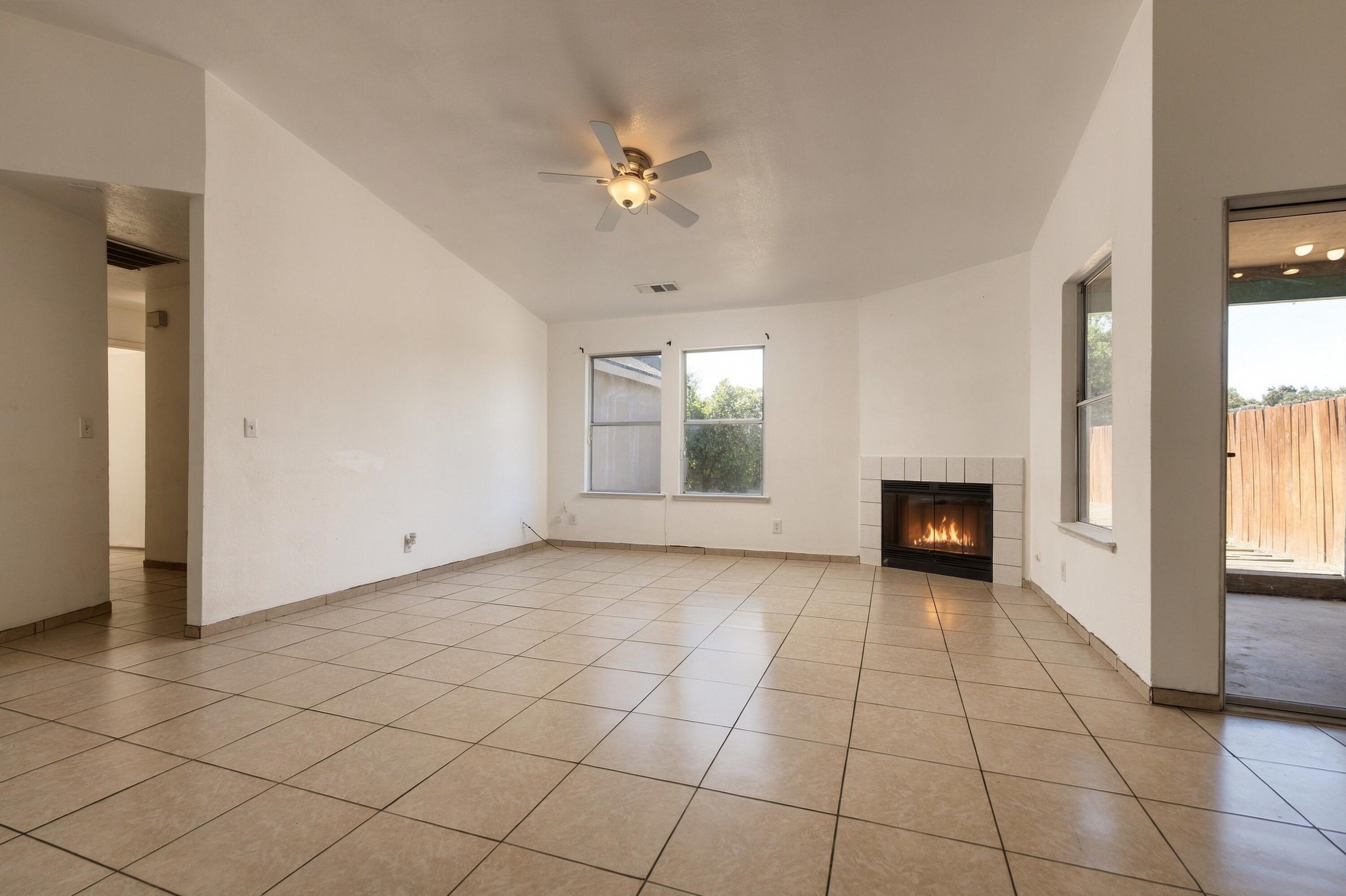2447 N Michael St, Visalia, CA 93292