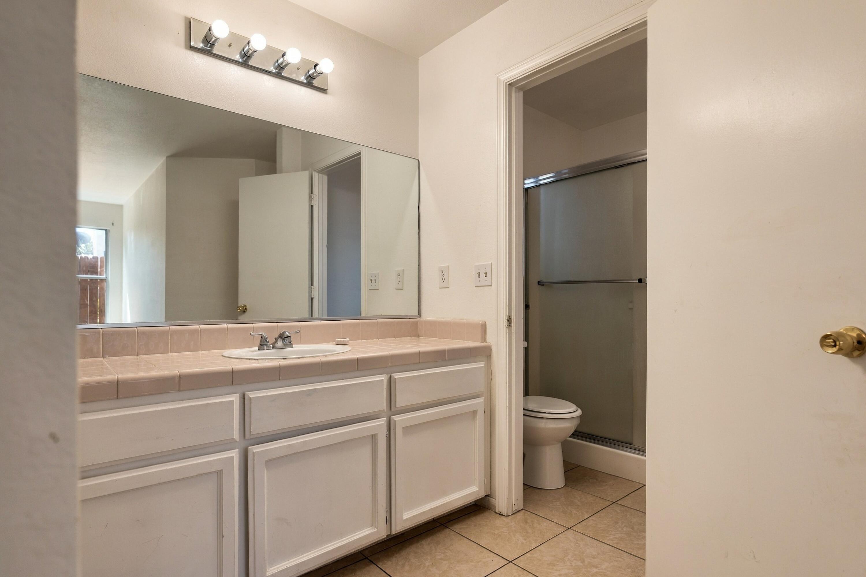 2447 N Michael St, Visalia, CA 93292