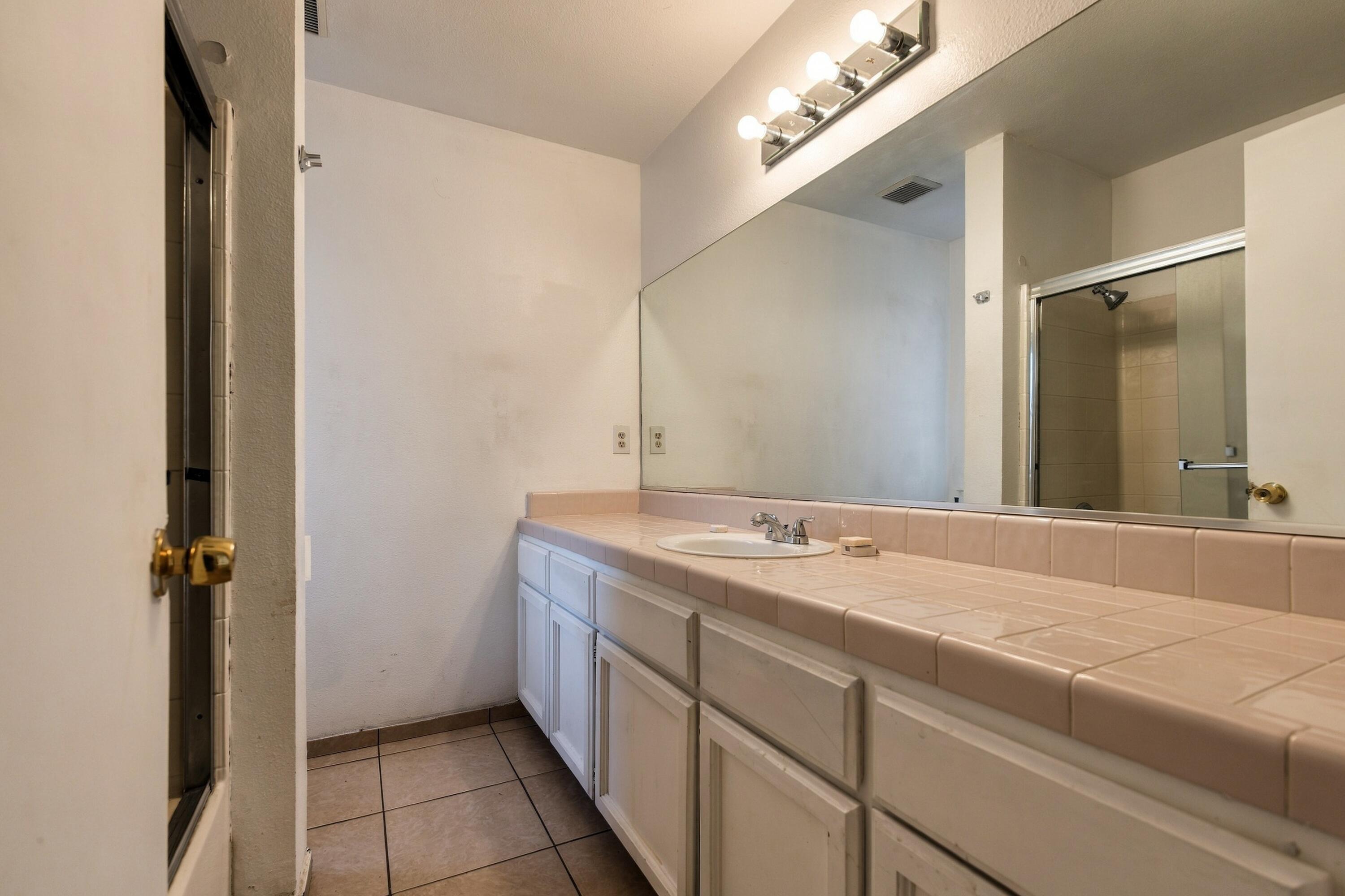 2447 N Michael St, Visalia, CA 93292