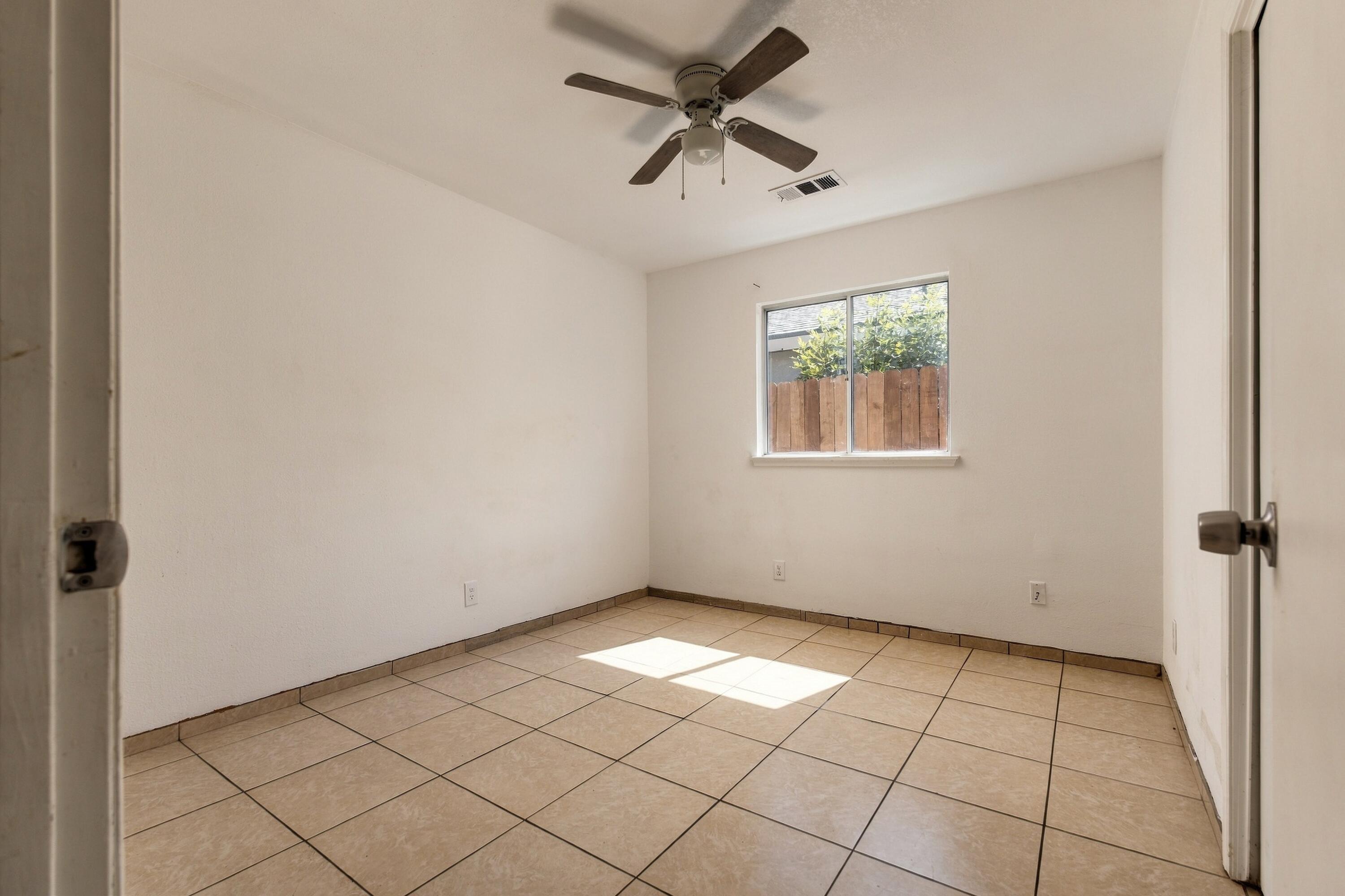 2447 N Michael St, Visalia, CA 93292