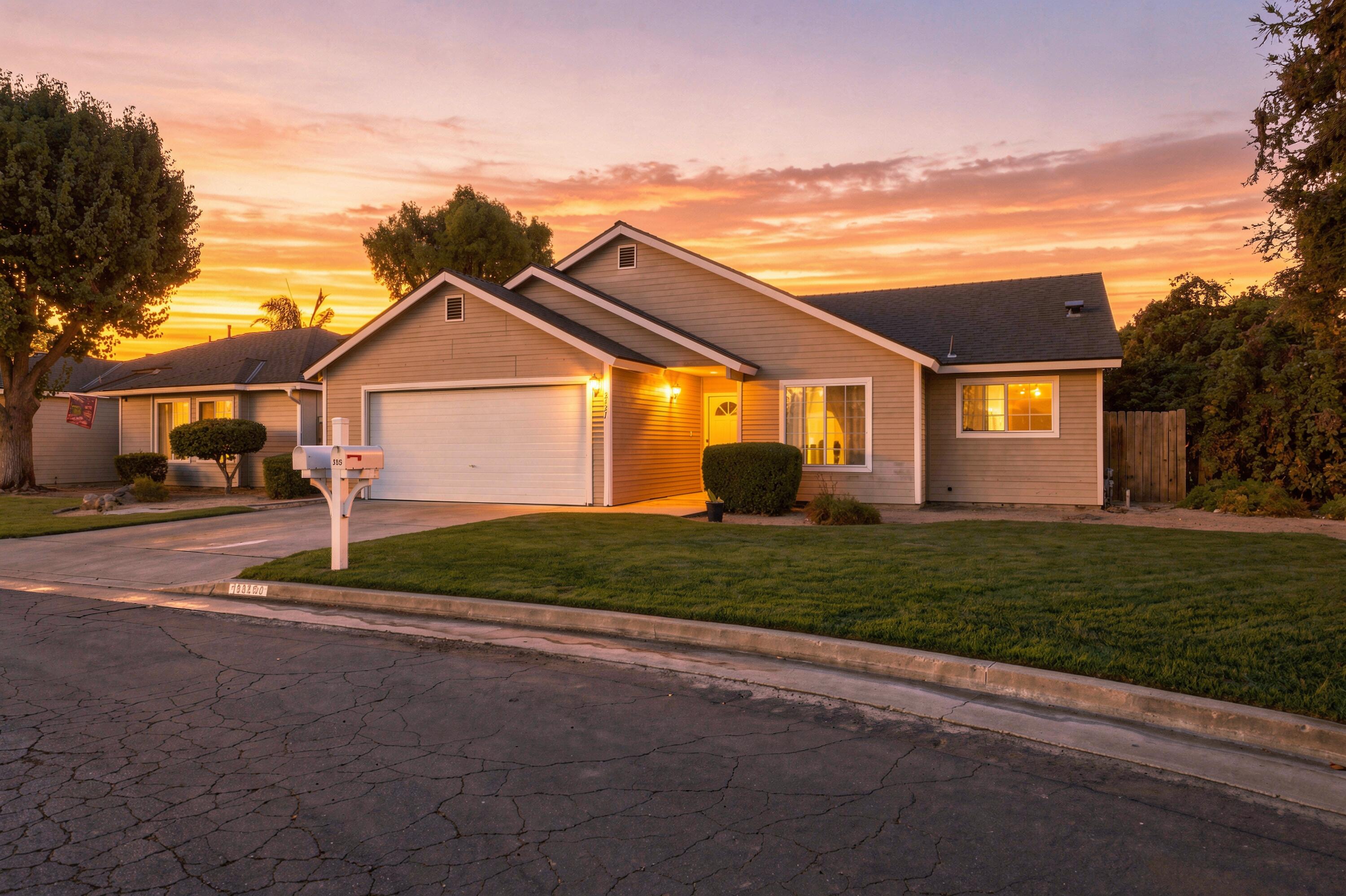 2447 N Michael St, Visalia, CA 93292