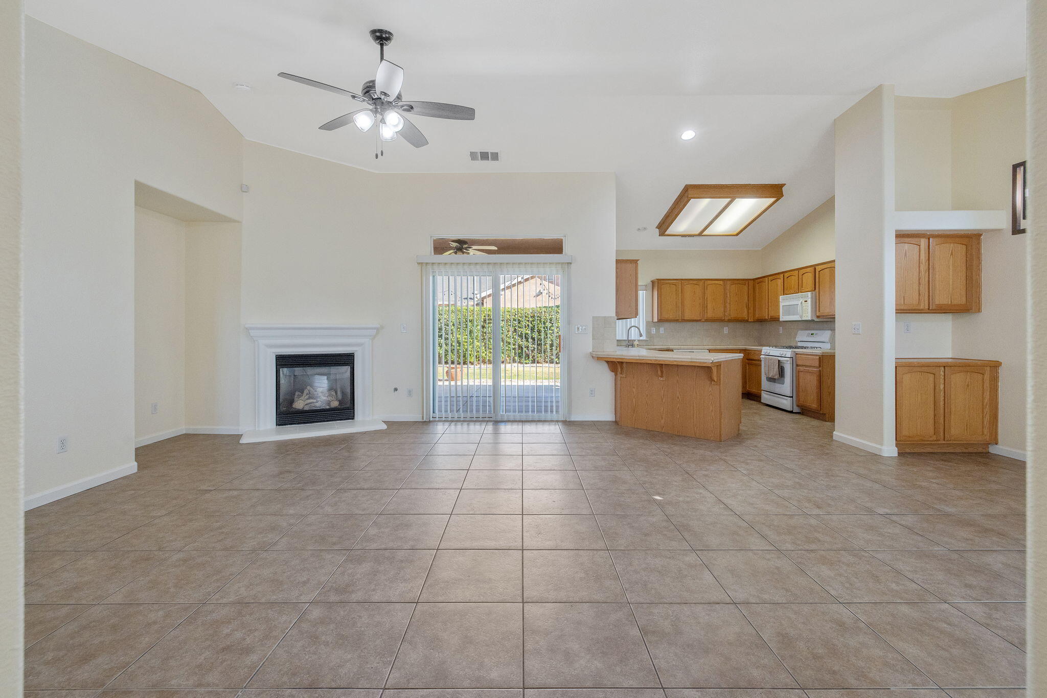 1678 Hawthorn St, Lemoore, CA 93245