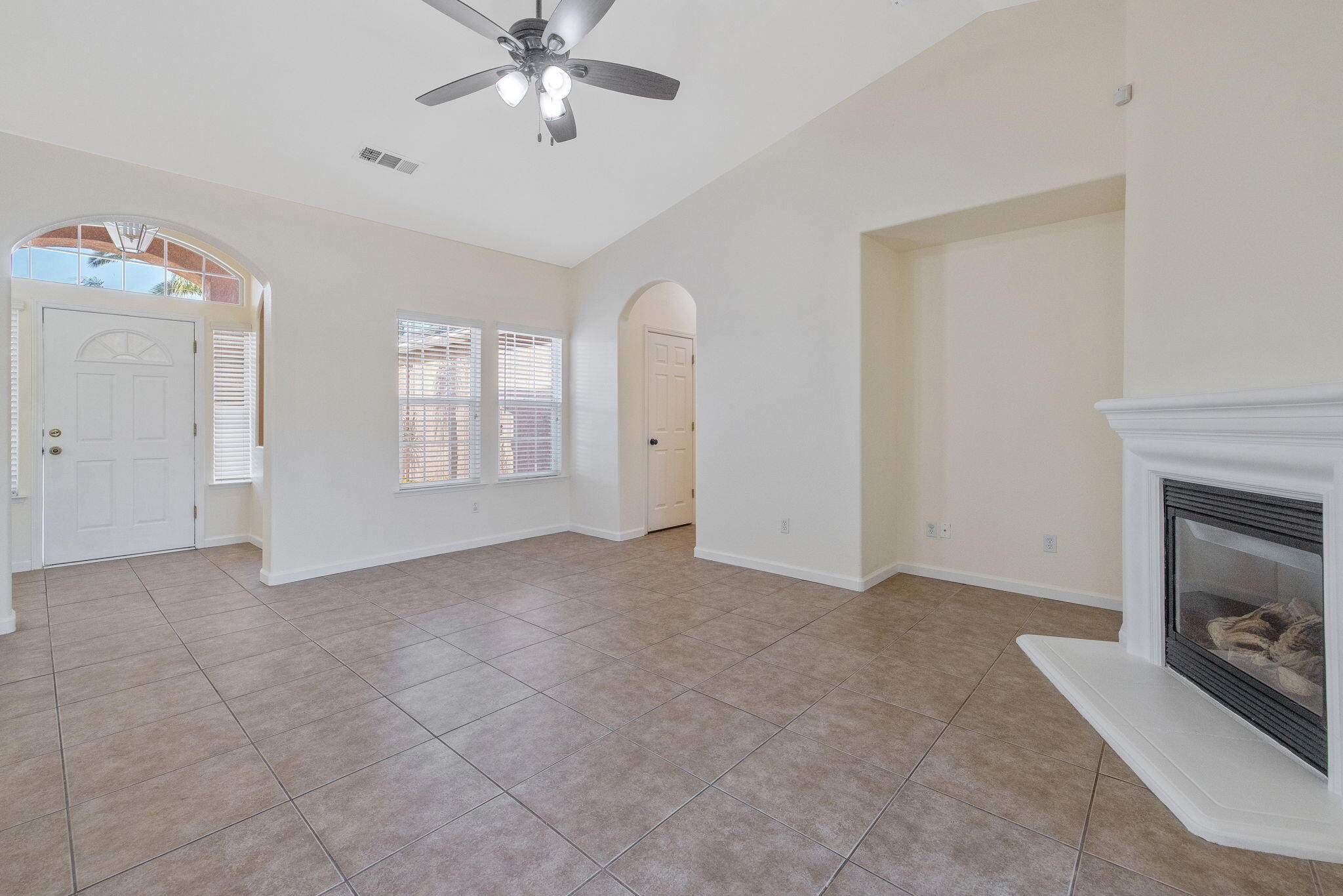 1678 Hawthorn St, Lemoore, CA 93245