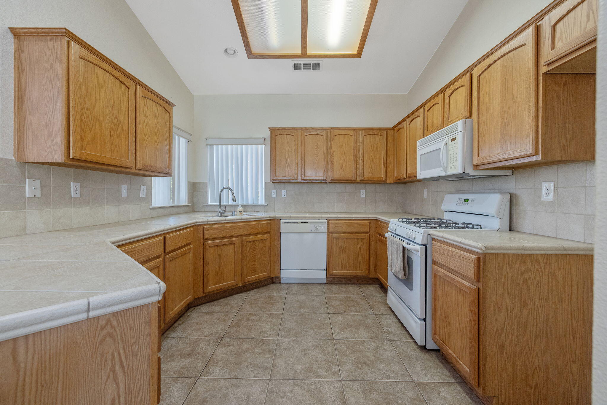 1678 Hawthorn St, Lemoore, CA 93245