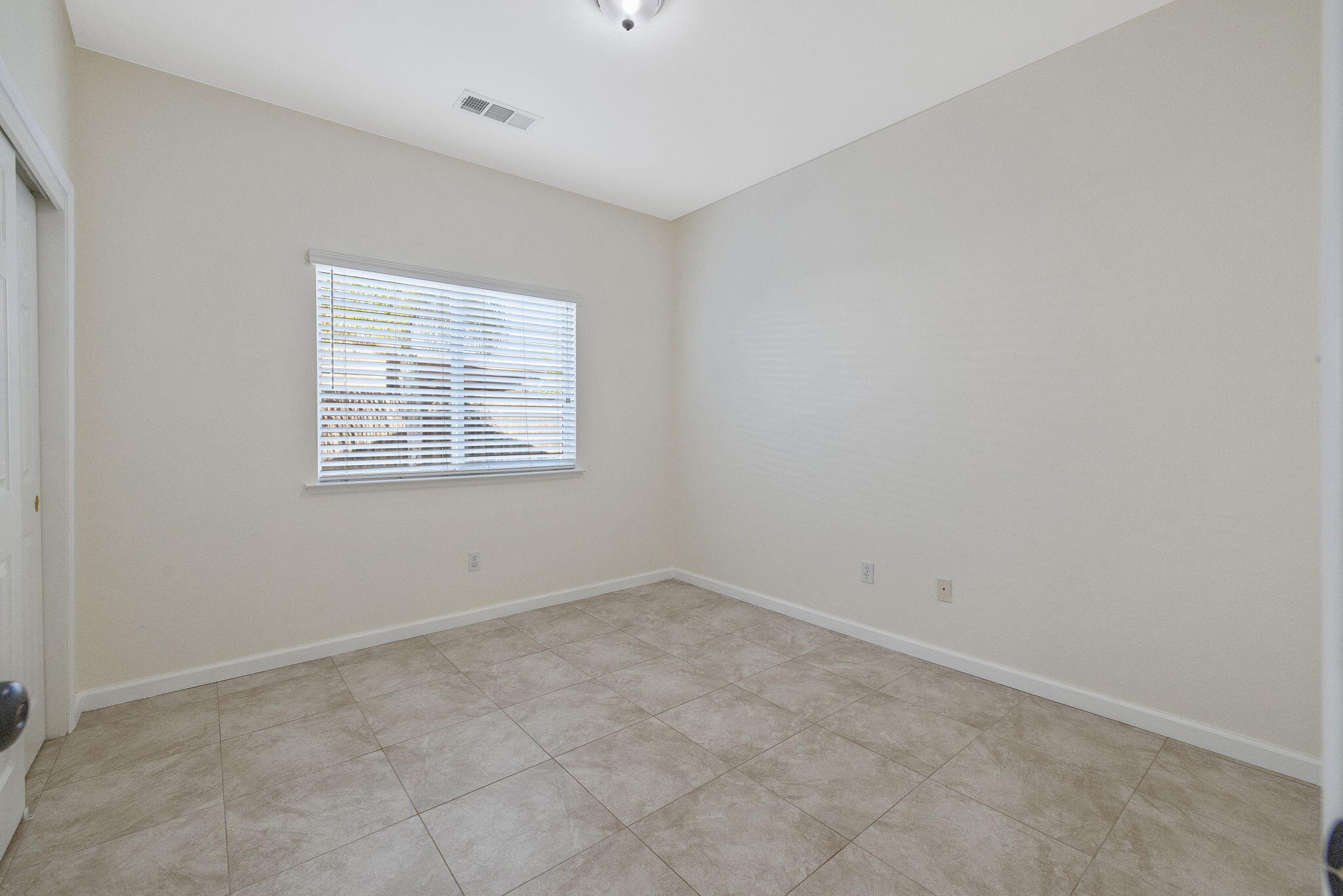 1678 Hawthorn St, Lemoore, CA 93245