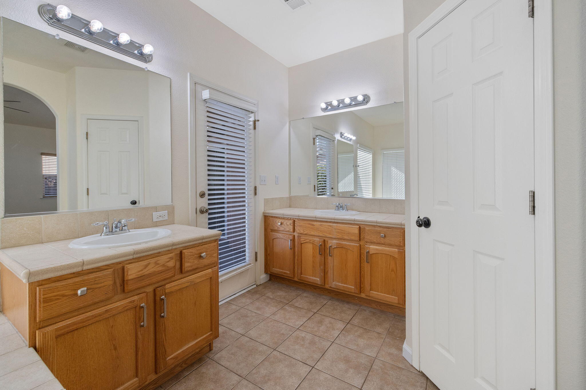 1678 Hawthorn St, Lemoore, CA 93245