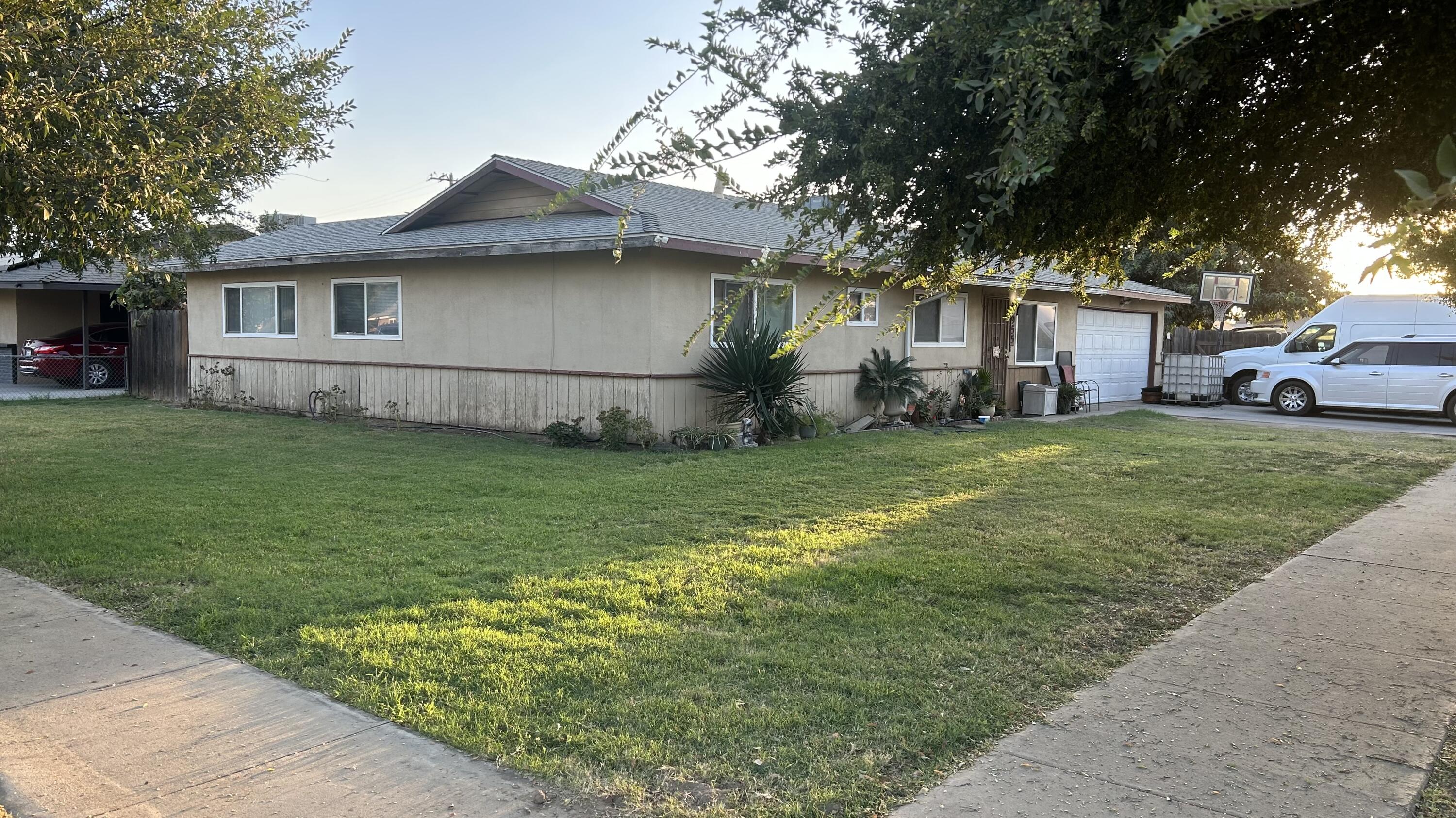 955 E Sonora Ave, Tulare, CA 93274