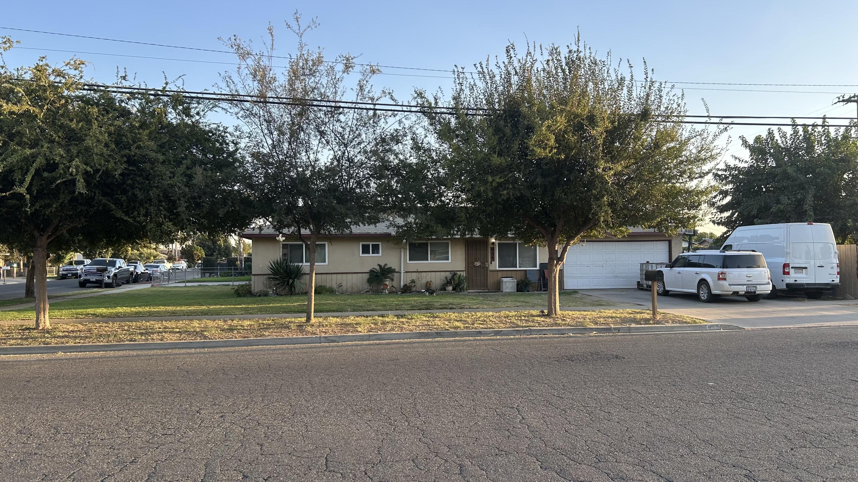 955 E Sonora Ave, Tulare, CA 93274