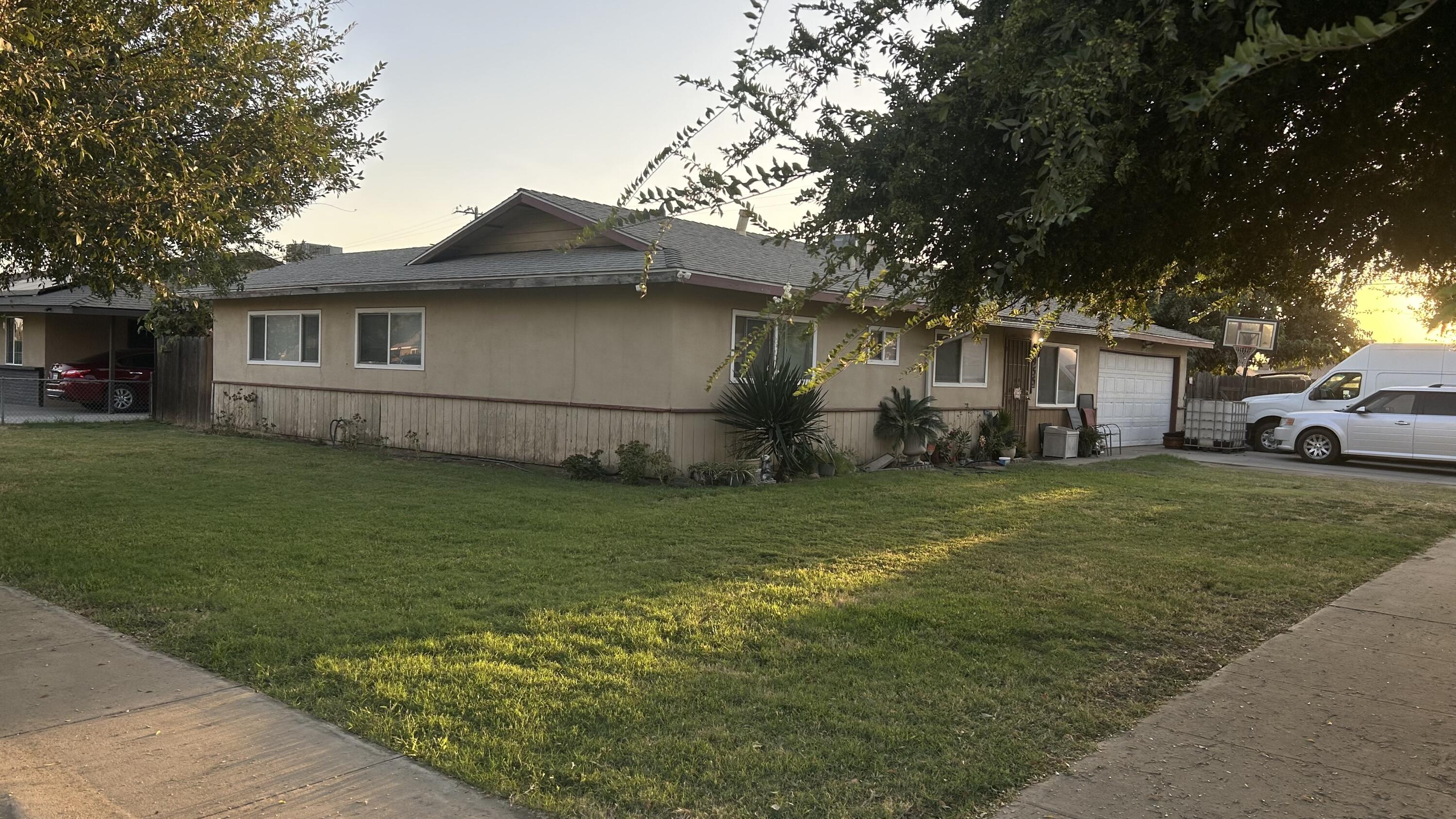 955 E Sonora Ave, Tulare, CA 93274