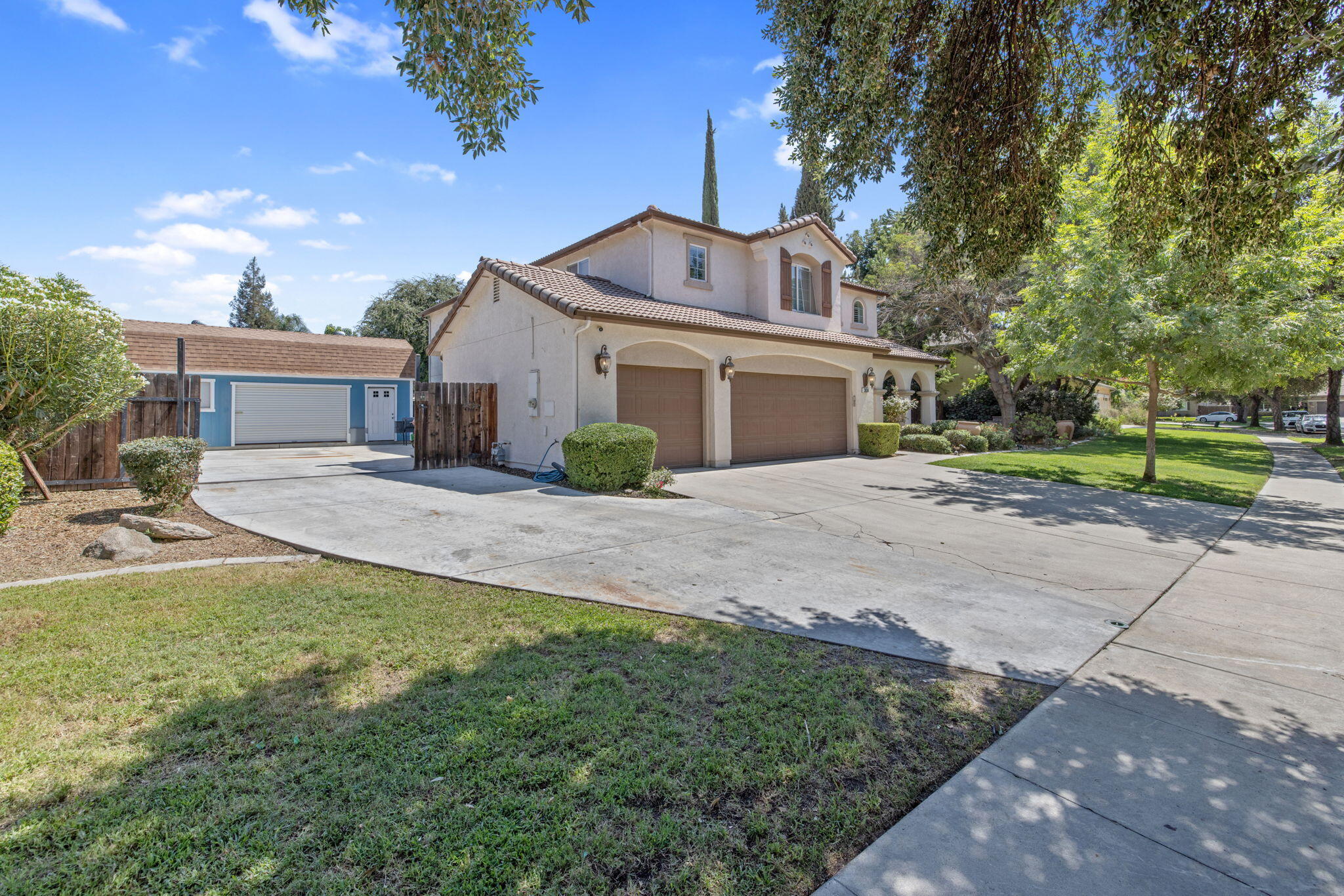 3834 N University St, Visalia, CA 93291