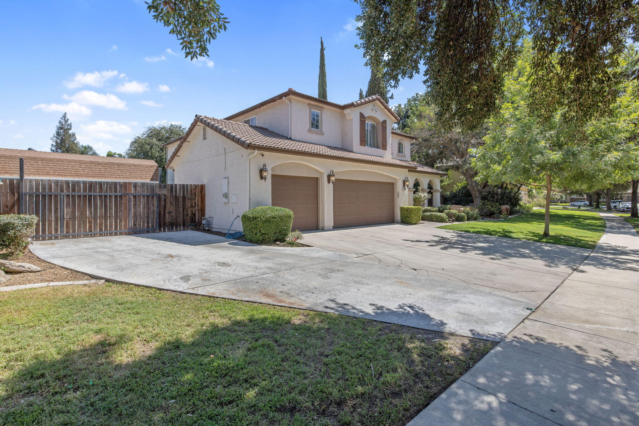 3834 N University St, Visalia, CA 93291