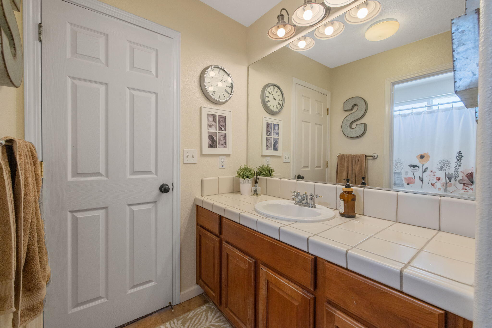 3834 N University St, Visalia, CA 93291