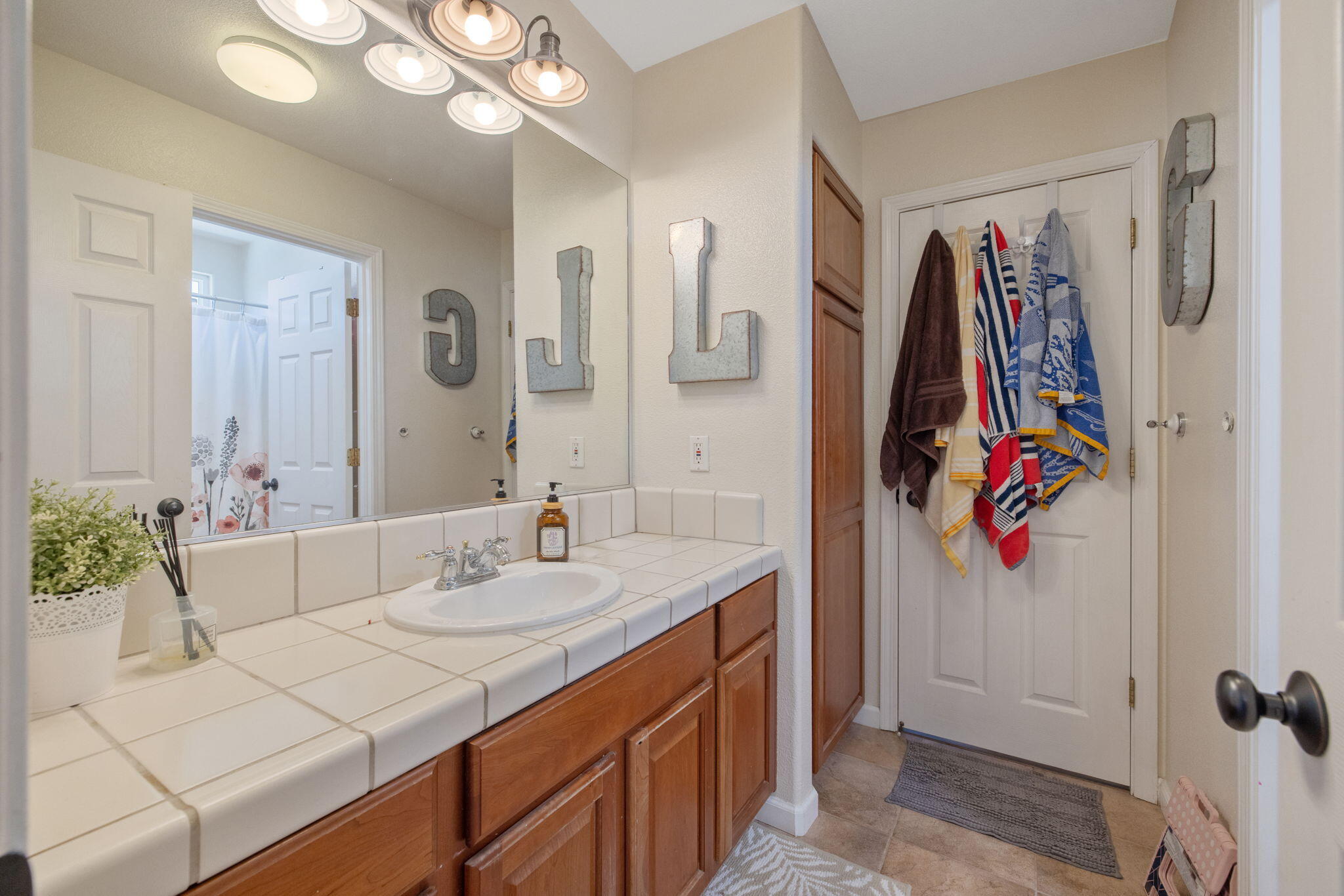 3834 N University St, Visalia, CA 93291