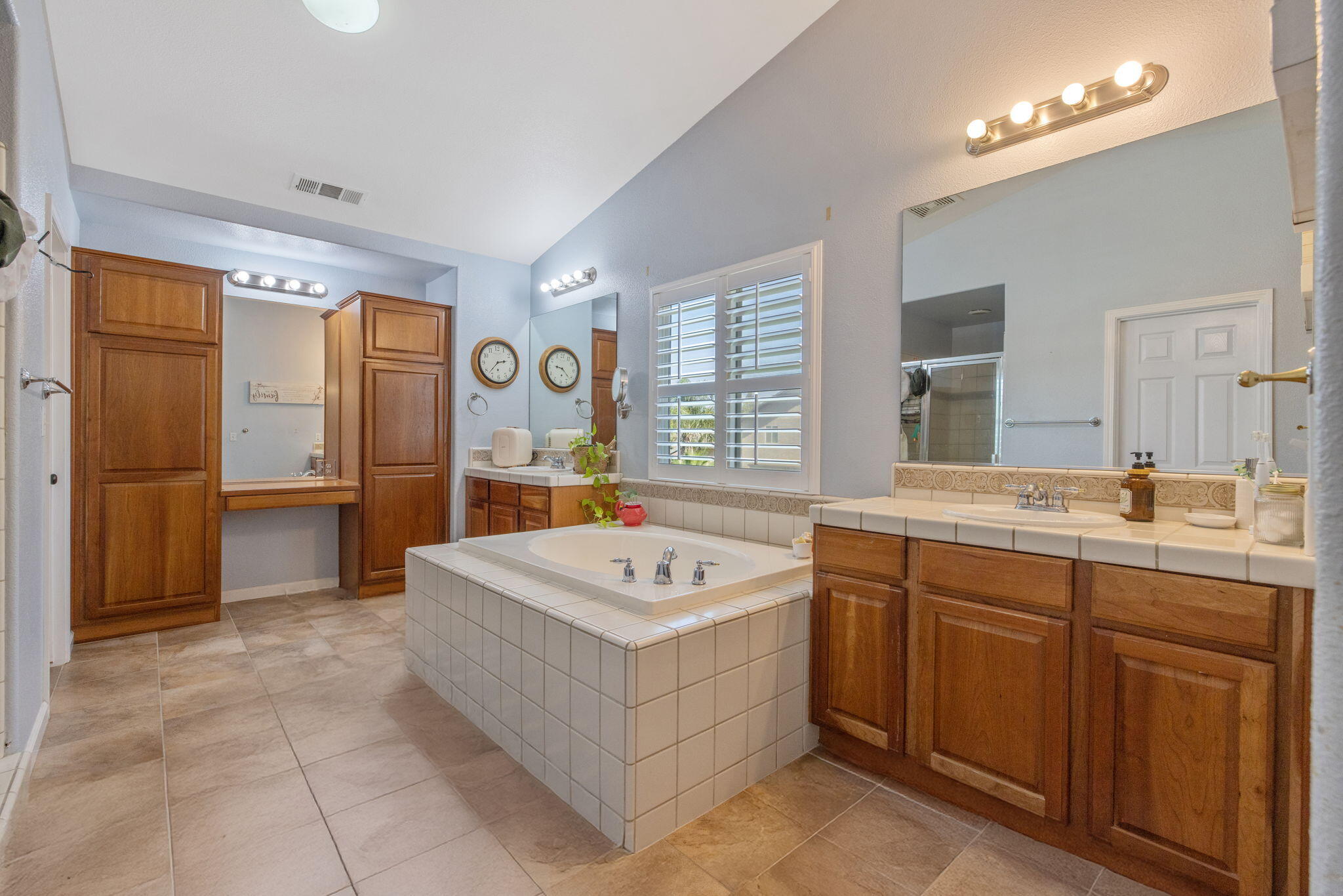 3834 N University St, Visalia, CA 93291