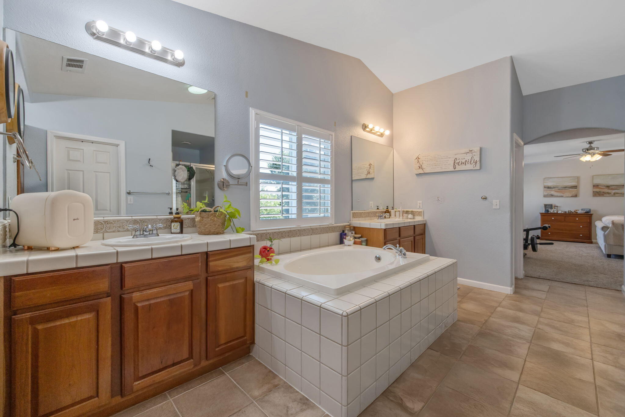 3834 N University St, Visalia, CA 93291
