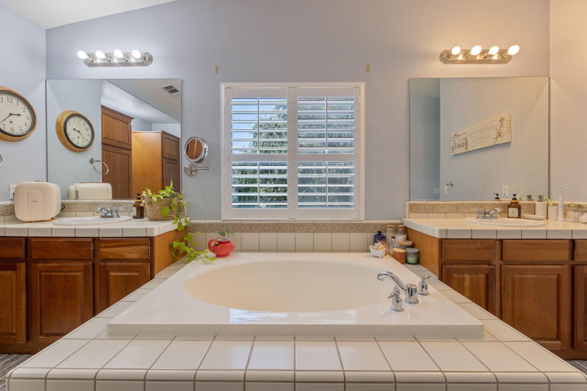 3834 N University St, Visalia, CA 93291
