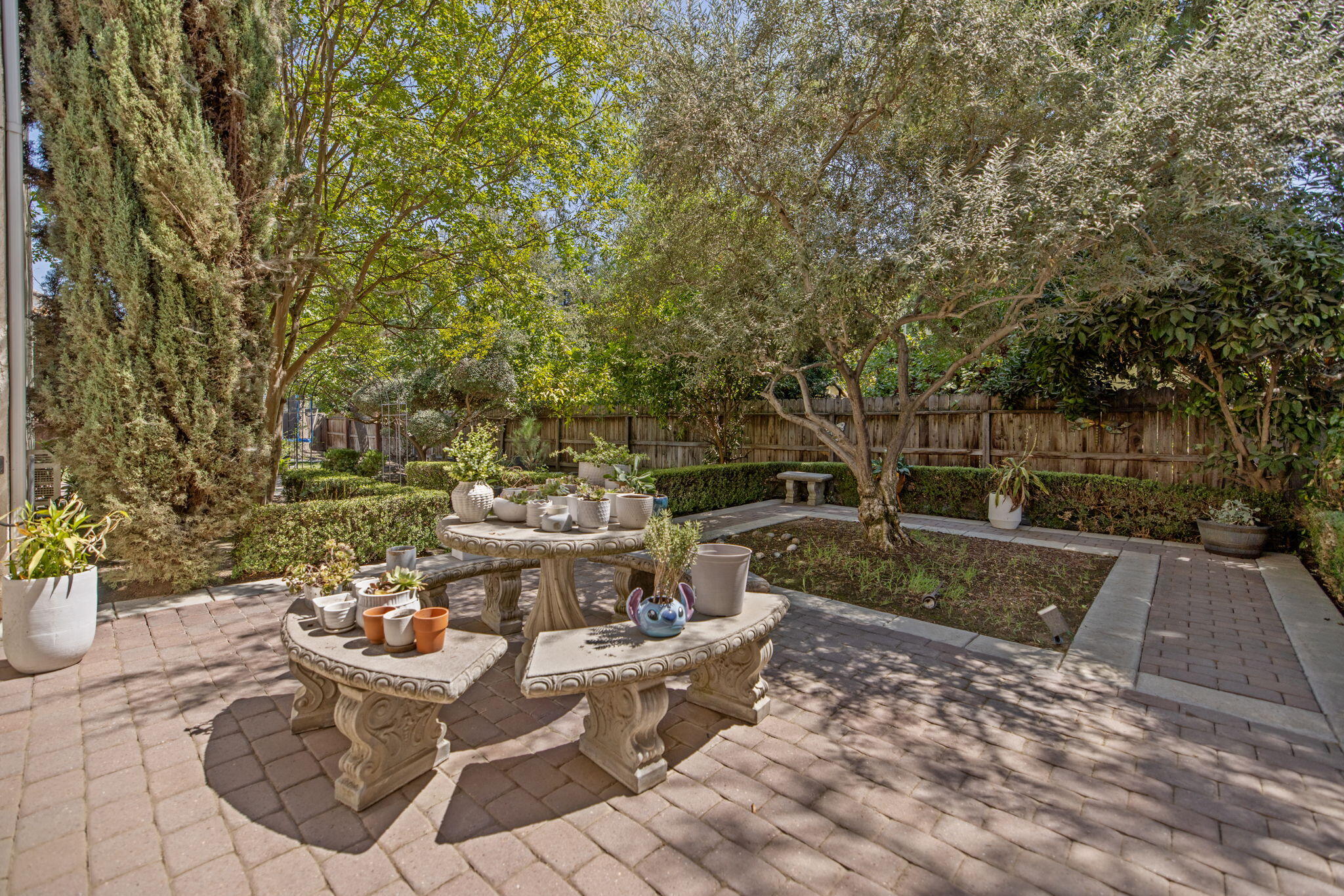 3834 N University St, Visalia, CA 93291