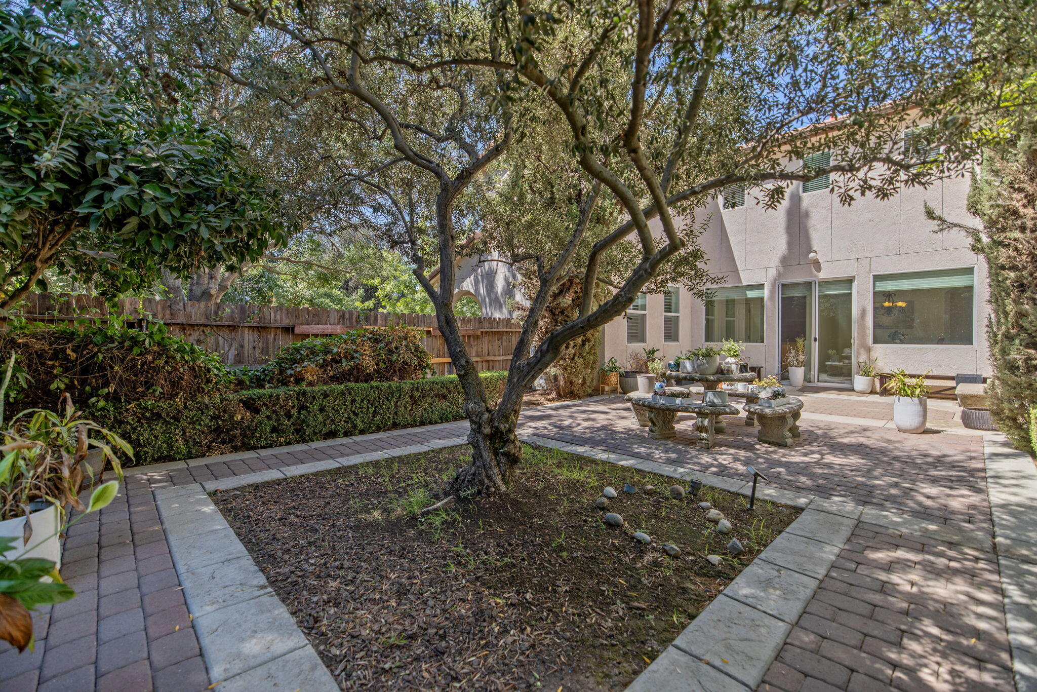 3834 N University St, Visalia, CA 93291