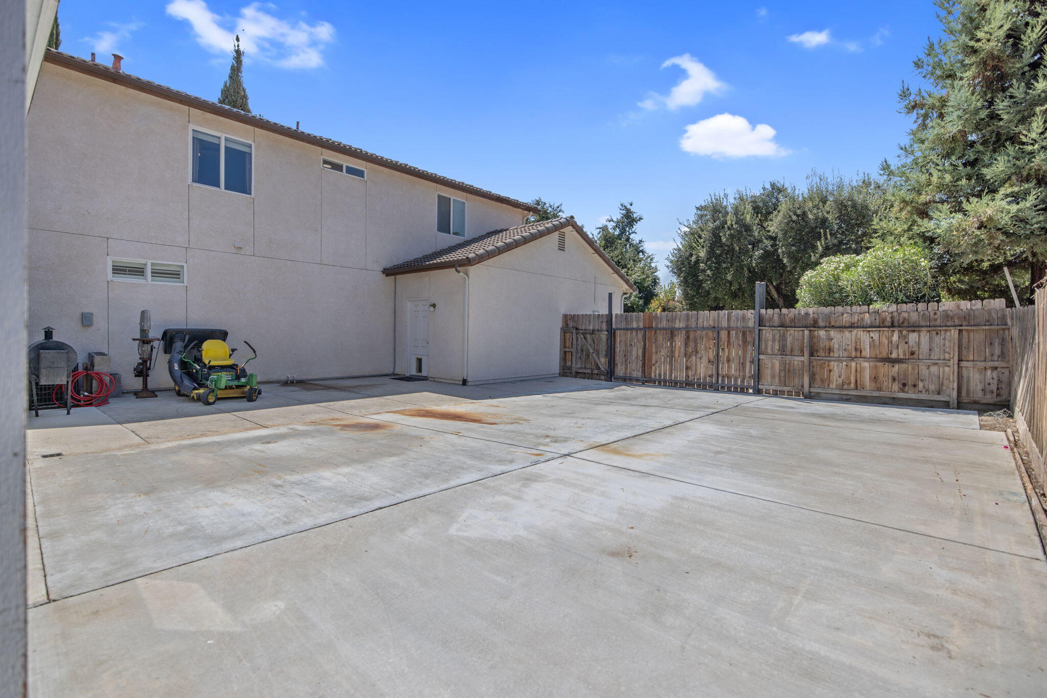 3834 N University St, Visalia, CA 93291