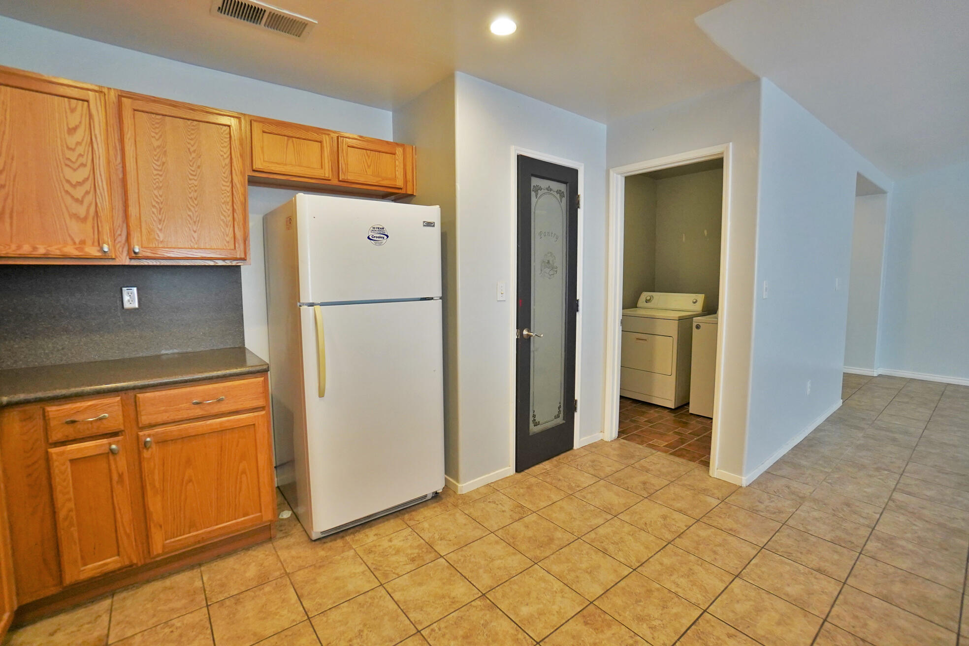 2017 W Queens Way, Hanford, CA 93230