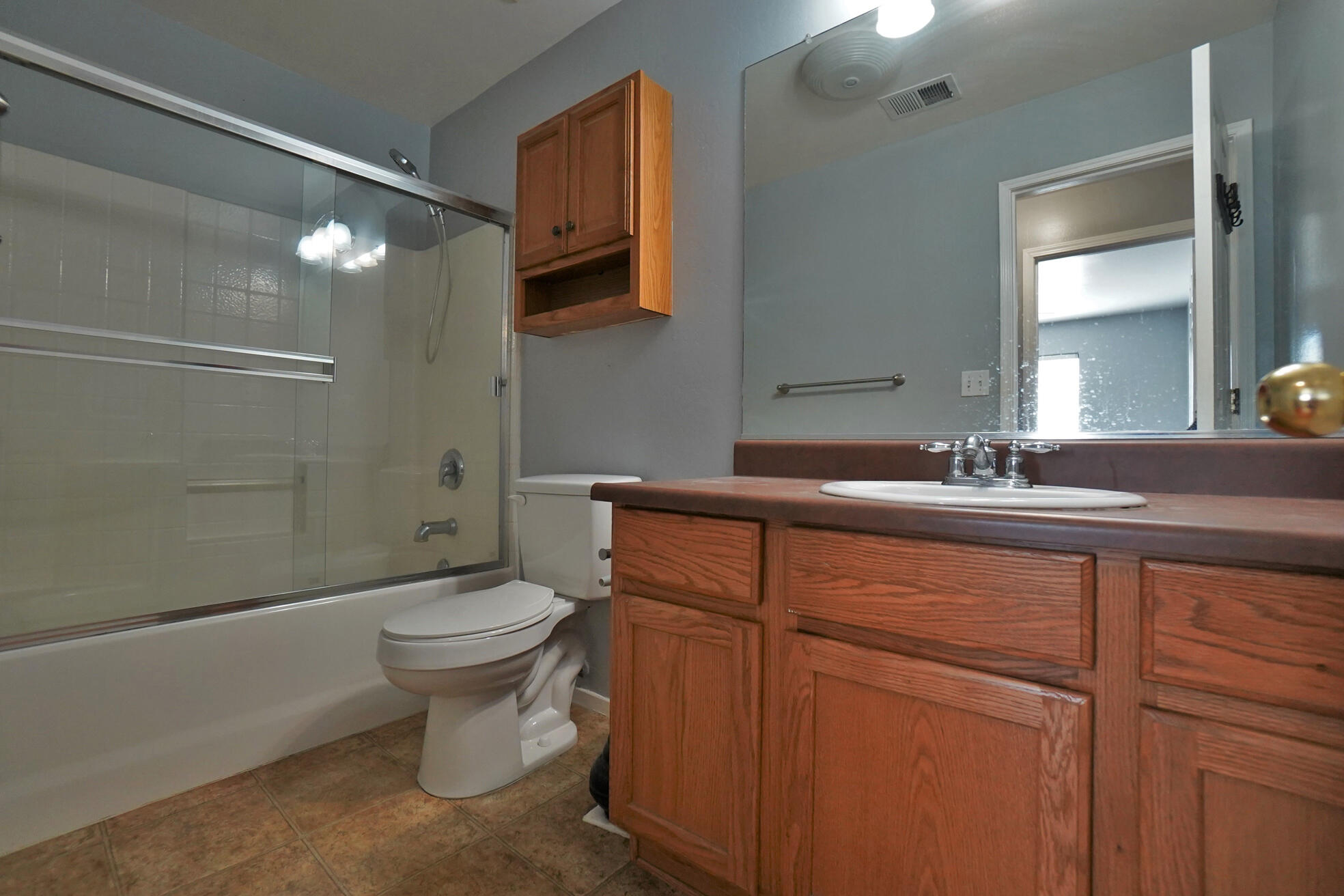 2017 W Queens Way, Hanford, CA 93230