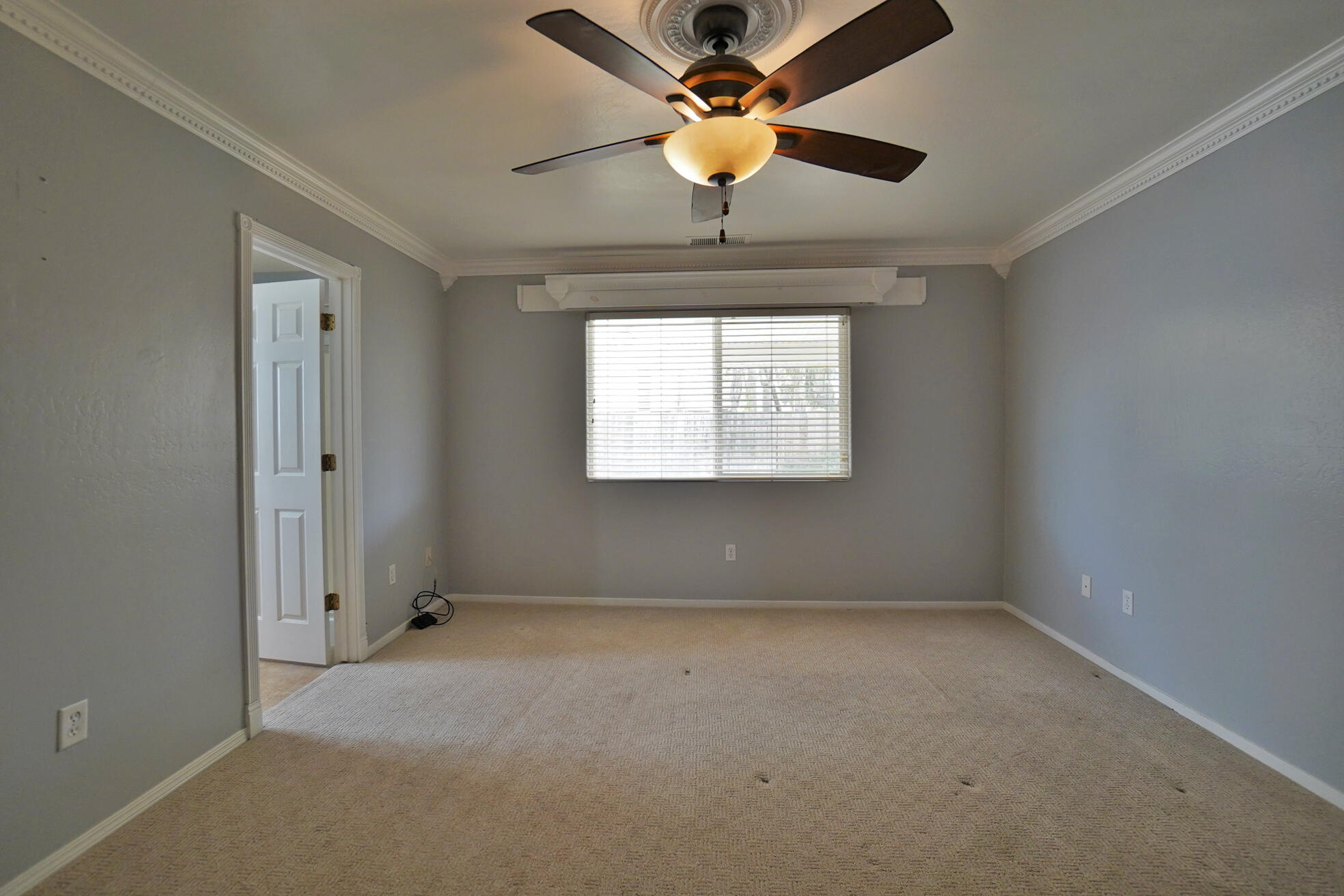 2017 W Queens Way, Hanford, CA 93230