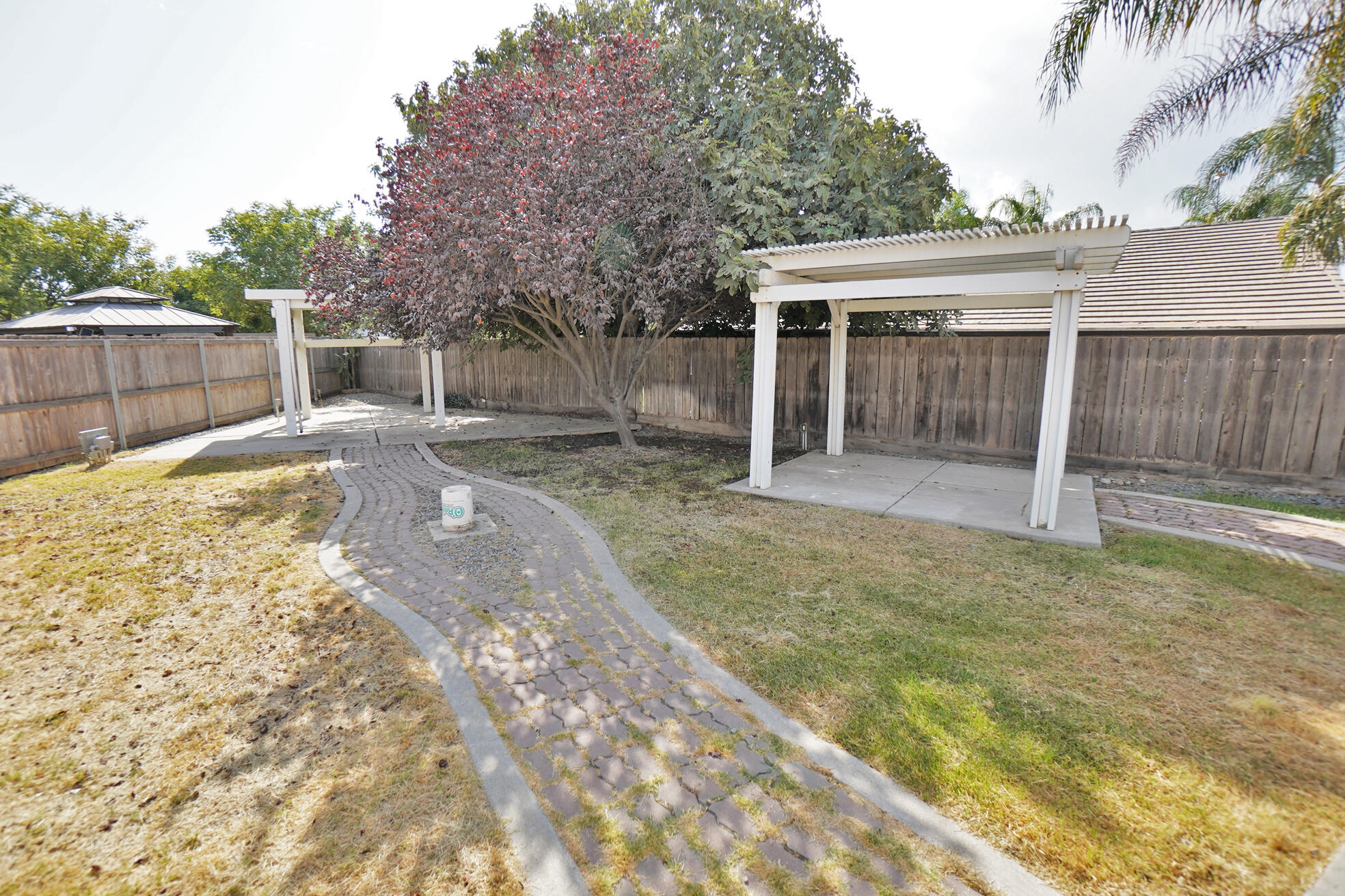 2017 W Queens Way, Hanford, CA 93230
