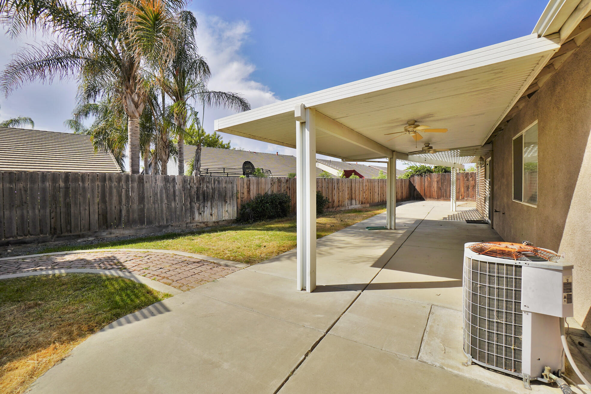 2017 W Queens Way, Hanford, CA 93230
