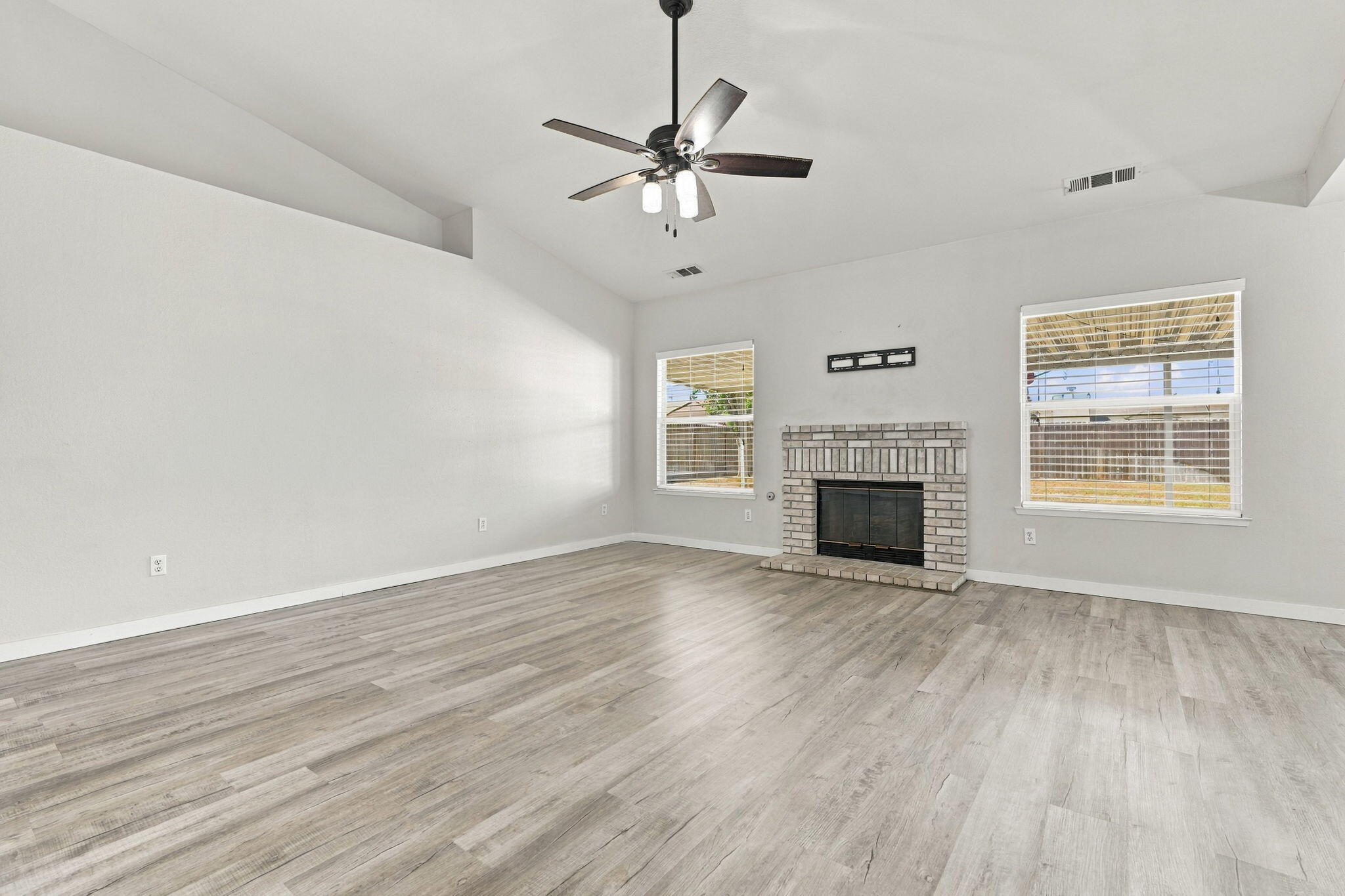 1914 Theresa Ave, Hanford, CA 93230