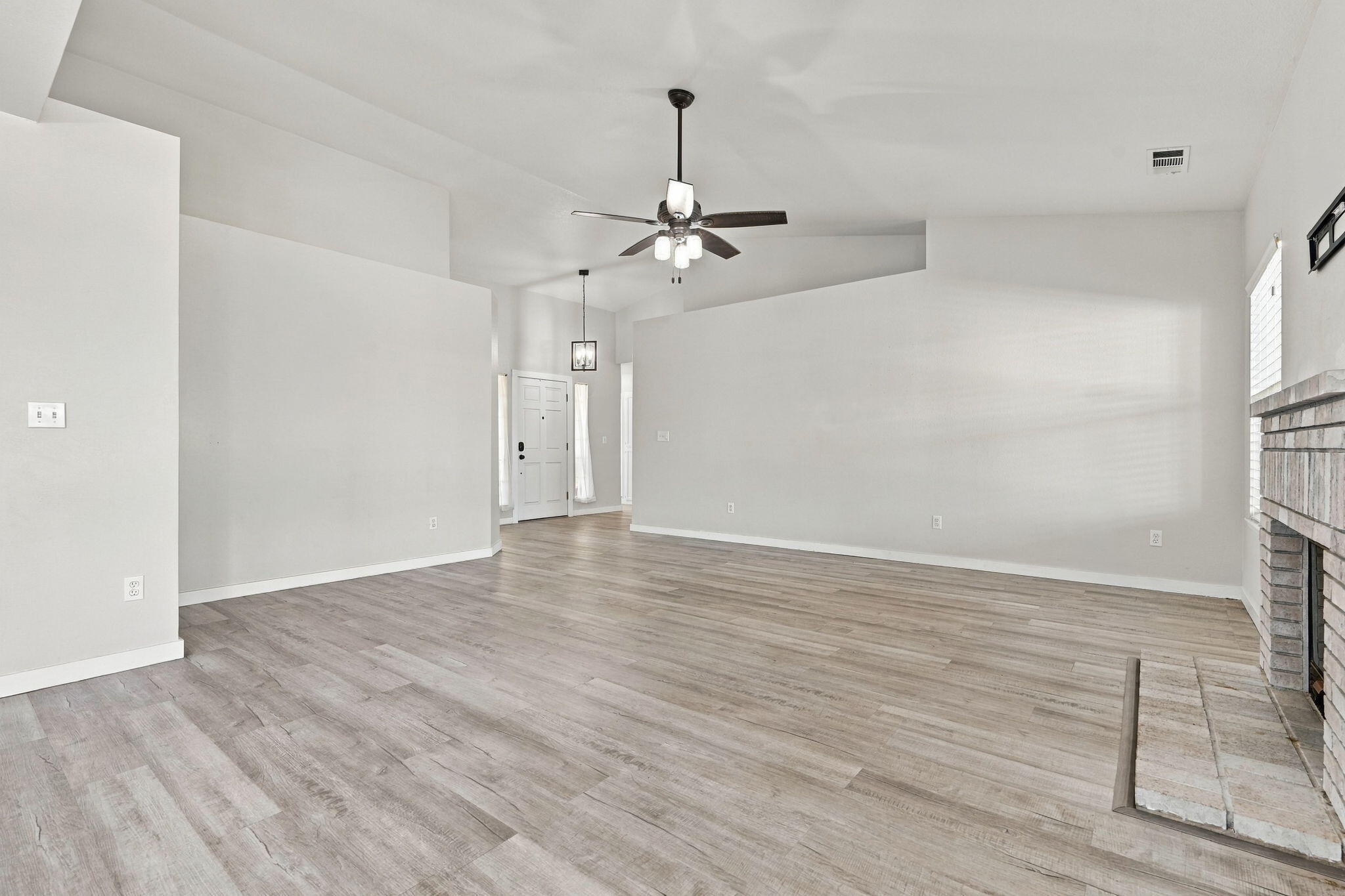 1914 Theresa Ave, Hanford, CA 93230