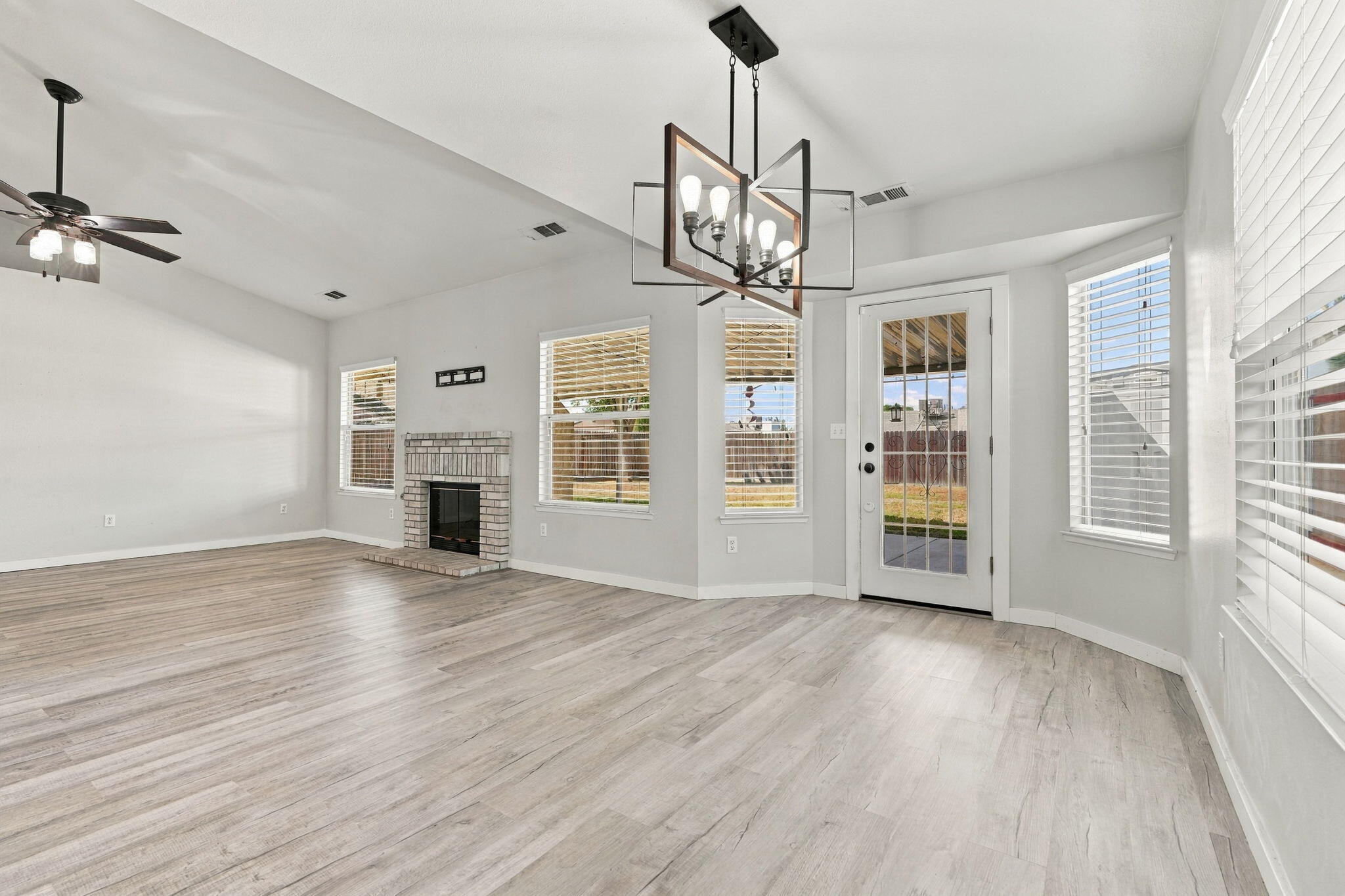 1914 Theresa Ave, Hanford, CA 93230