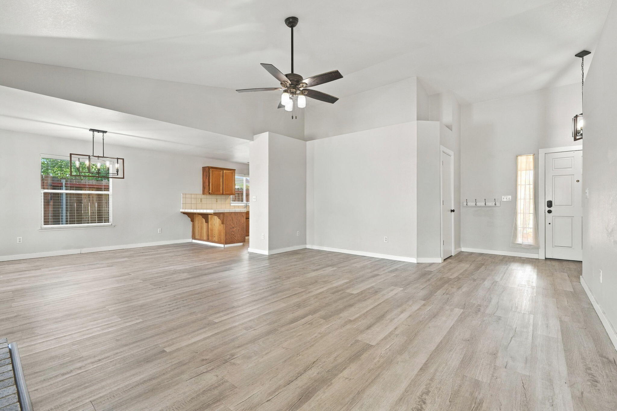 1914 Theresa Ave, Hanford, CA 93230