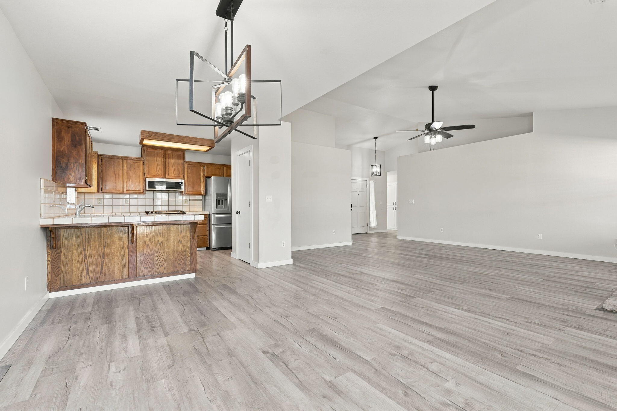 1914 Theresa Ave, Hanford, CA 93230