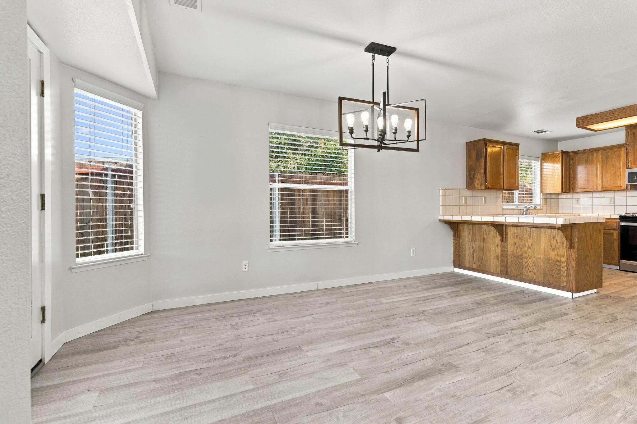 1914 Theresa Ave, Hanford, CA 93230