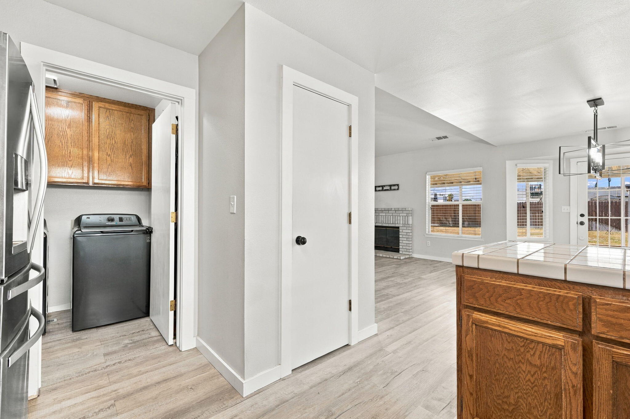 1914 Theresa Ave, Hanford, CA 93230