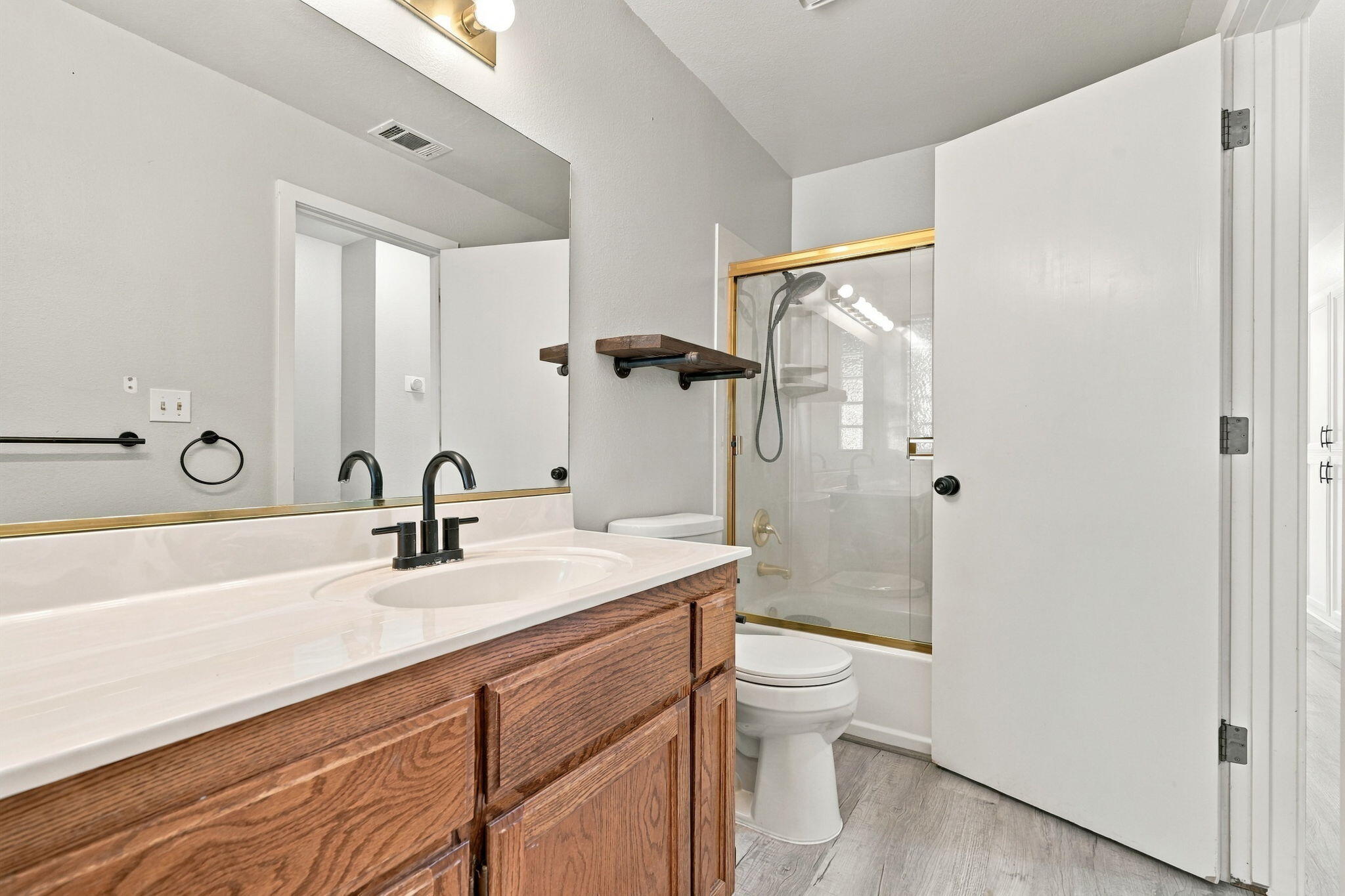 1914 Theresa Ave, Hanford, CA 93230